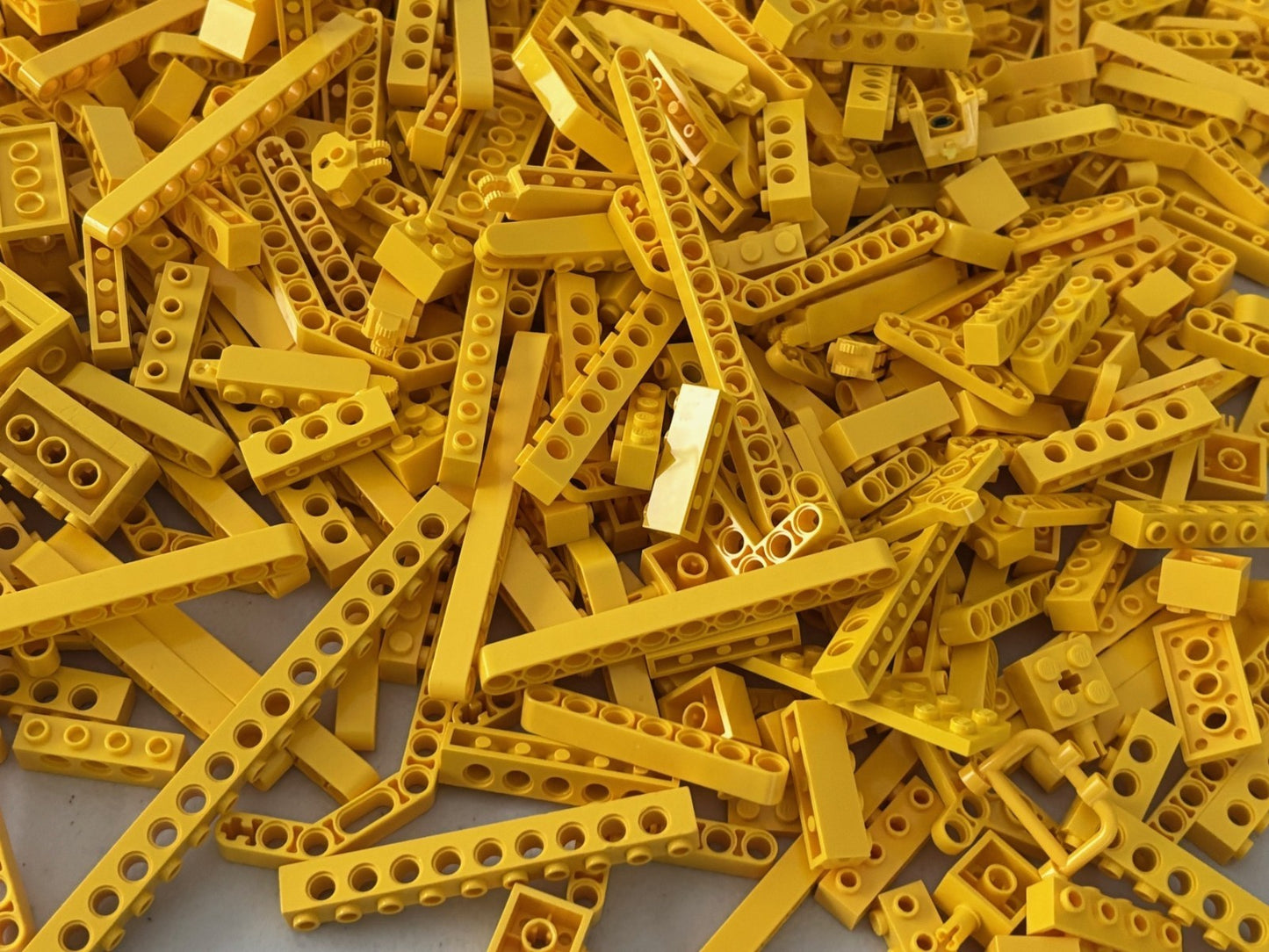 SHIPS FREE!! LEGO Lot of YELLOW Technic Lift Arm Beam Brick etc 110 Parts / 8 oz