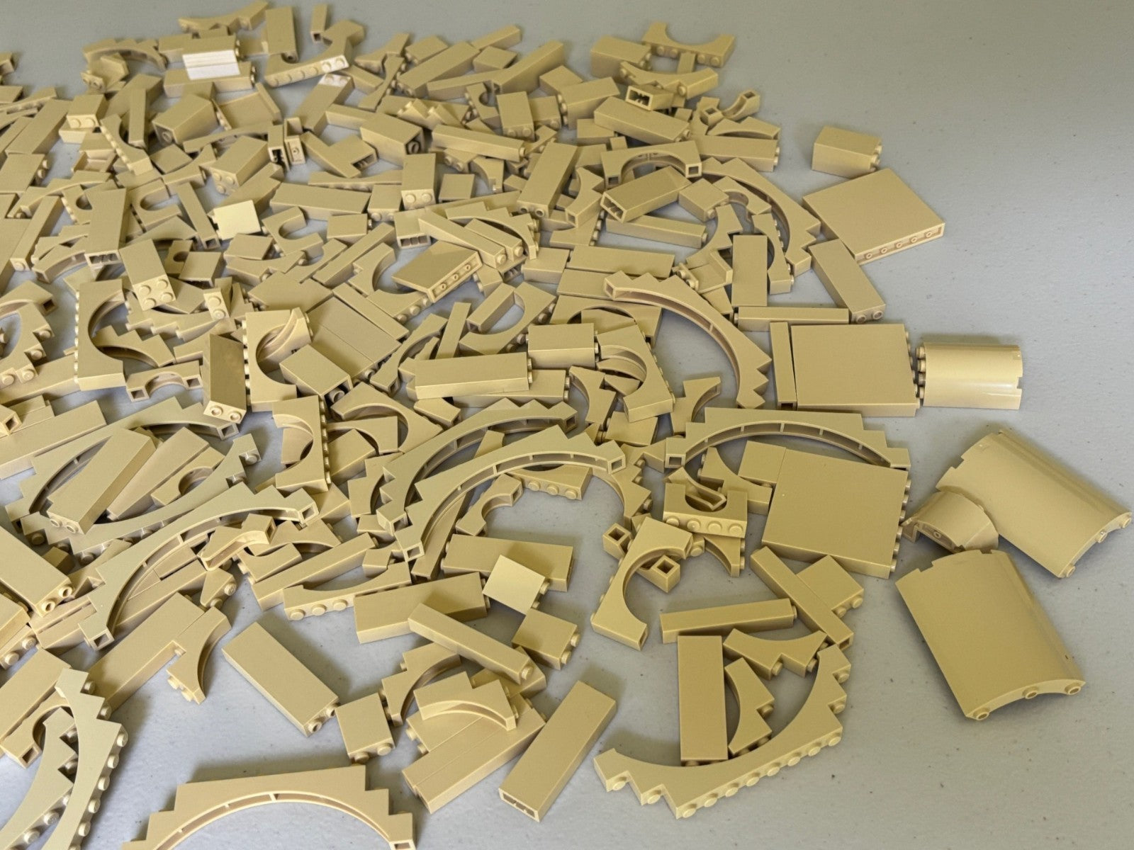LEGO Lot of 50 TAN Castle Random Mix Arches Wall Panels Bricks Pillars