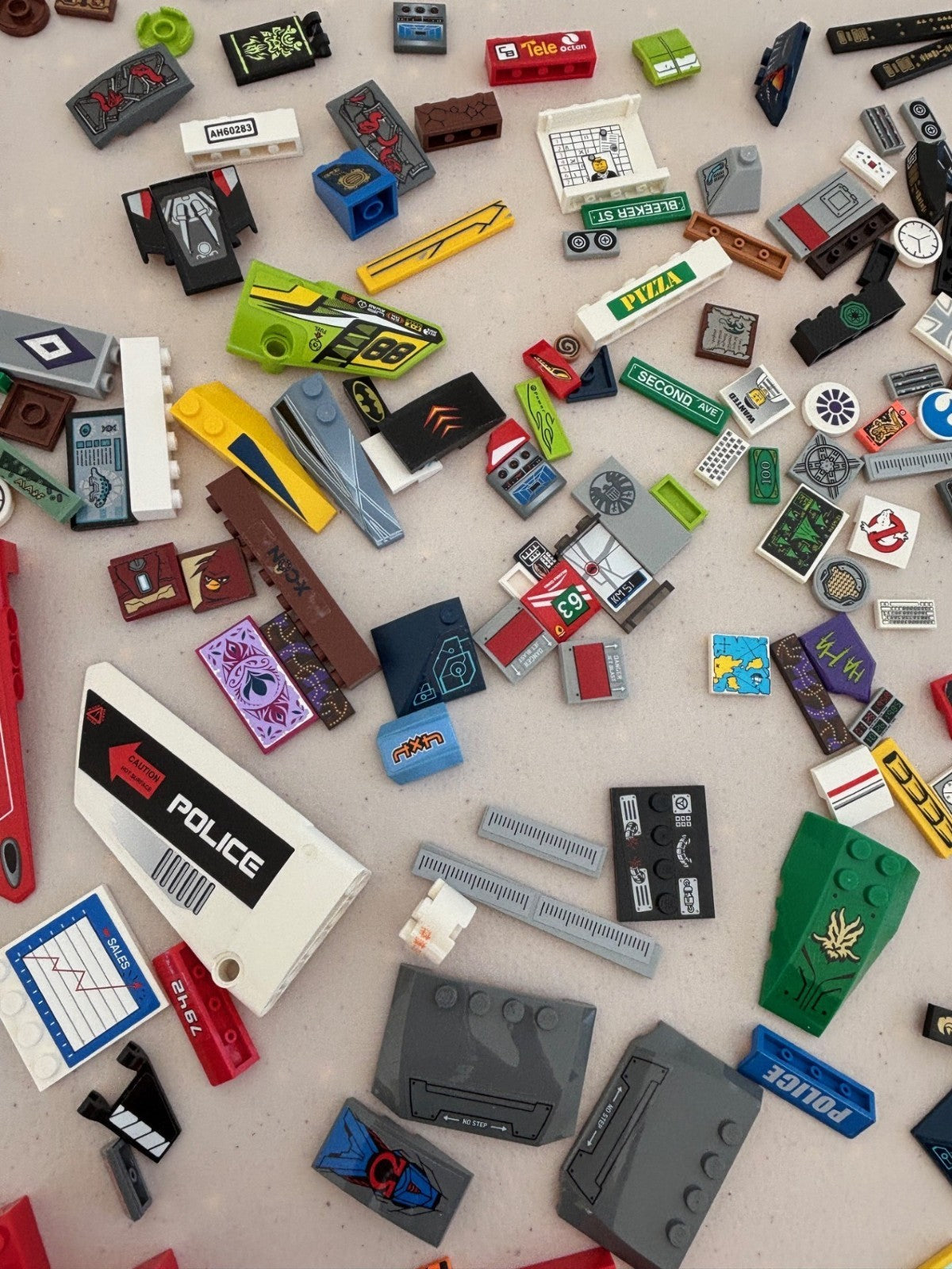 LEGO HUGE LOT of 185 Decorated Stickers Sticker Printed BRICK TILES etc (Lot 8)