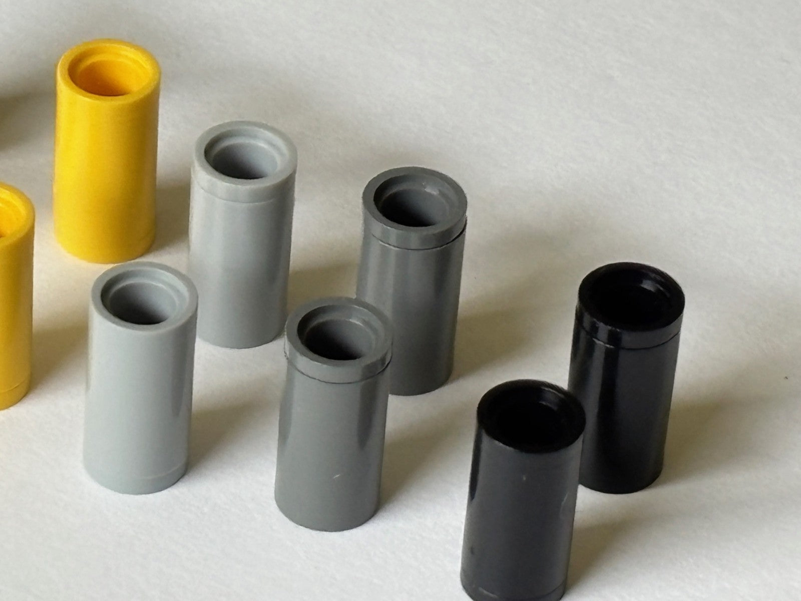 LEGO 75535 Technic Part Pin Connector Round 2L LOT of 10 Gray Yellow Black White