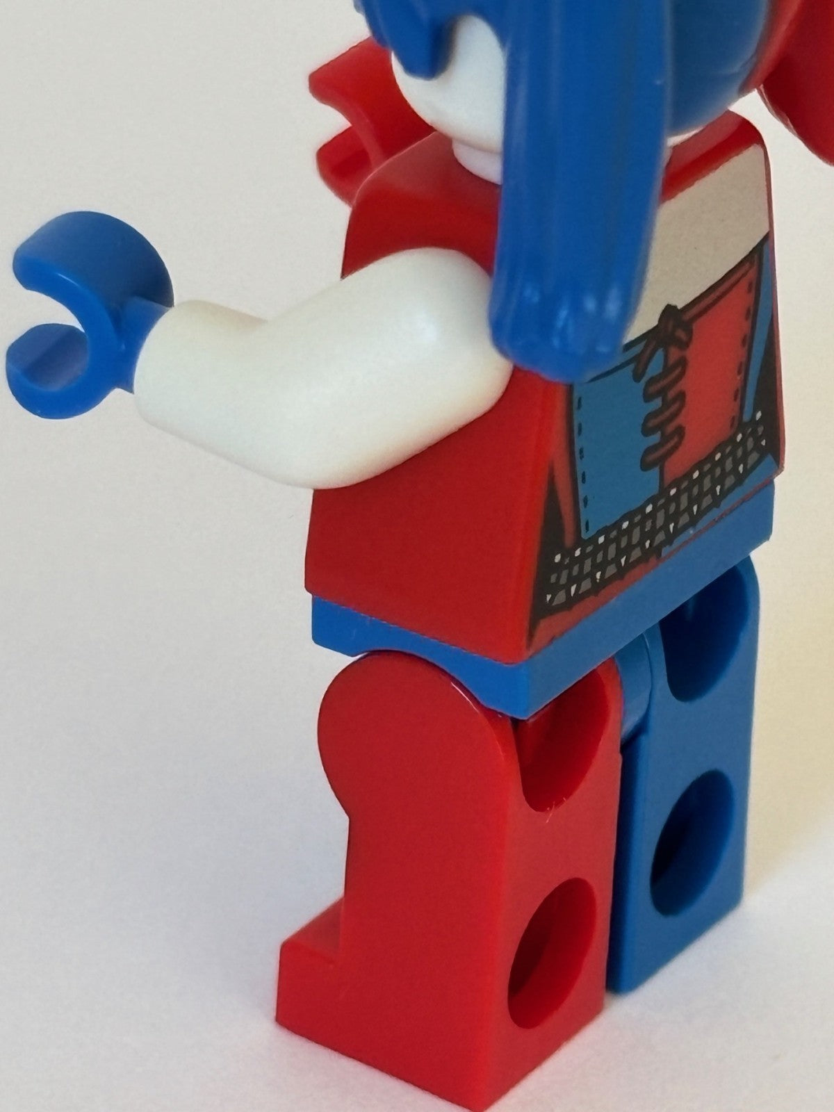 LEGO Harley Quinn Minifigure Blue and Red Hands and Pigtails sh0260 Batman
