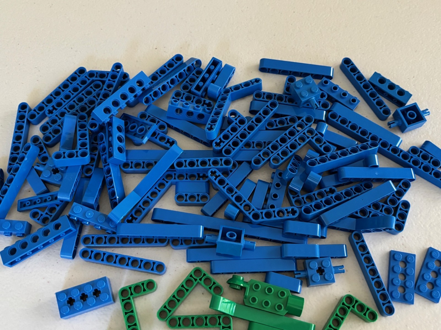SHIPS FREE! LEGO Lot Blue & Green Technic Brick, Lift Arm, Mindstorms as shown