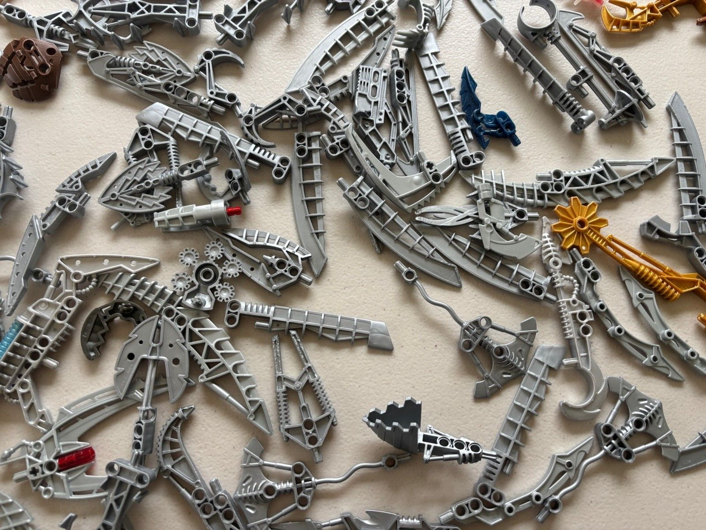 SHIPS FREE Lego Bionicle Weapons, Shield & Accessories Lot of 20 RANDOM SURPRISE