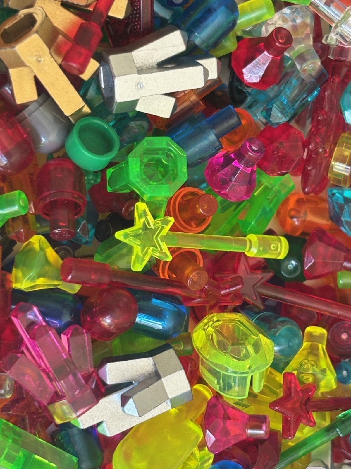 LEGO Mixed Lot of 100 LEGO Crystals Gems Jewels Rocks Wand Shooter Snowflak etc