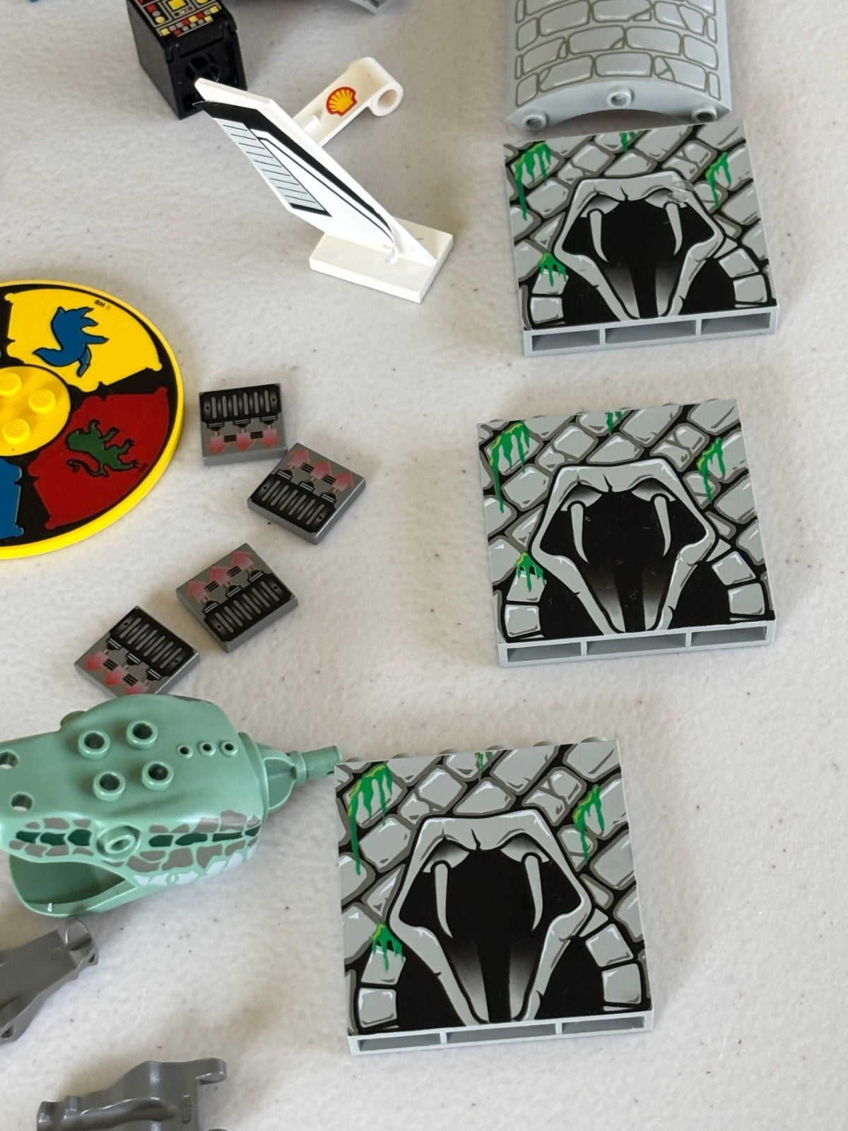 LEGO HUGE LOT of 100 Decorated Stickers Flag Printed BRICK TILES etc (Lot 22)