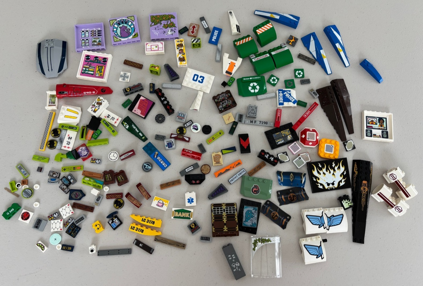 LEGO HUGE LOT of 185 Decorated Stickers Sticker Printed STAR WARS etc (Lot 19)