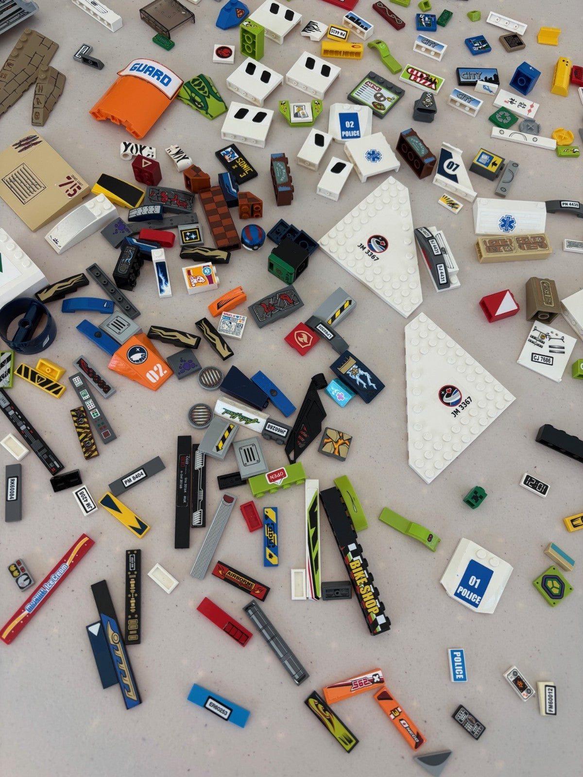 LEGO HUGE LOT of 190 Decorated Stickers Sticker Printed BRICK TILES etc (Lot 9)