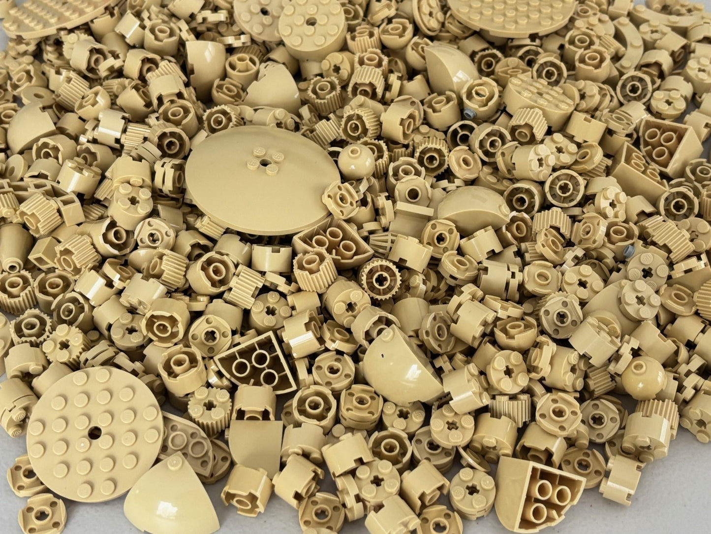 SHIPS FREE!! LEGO LOT of 100 TAN Round Brick Plate Star Wars etc