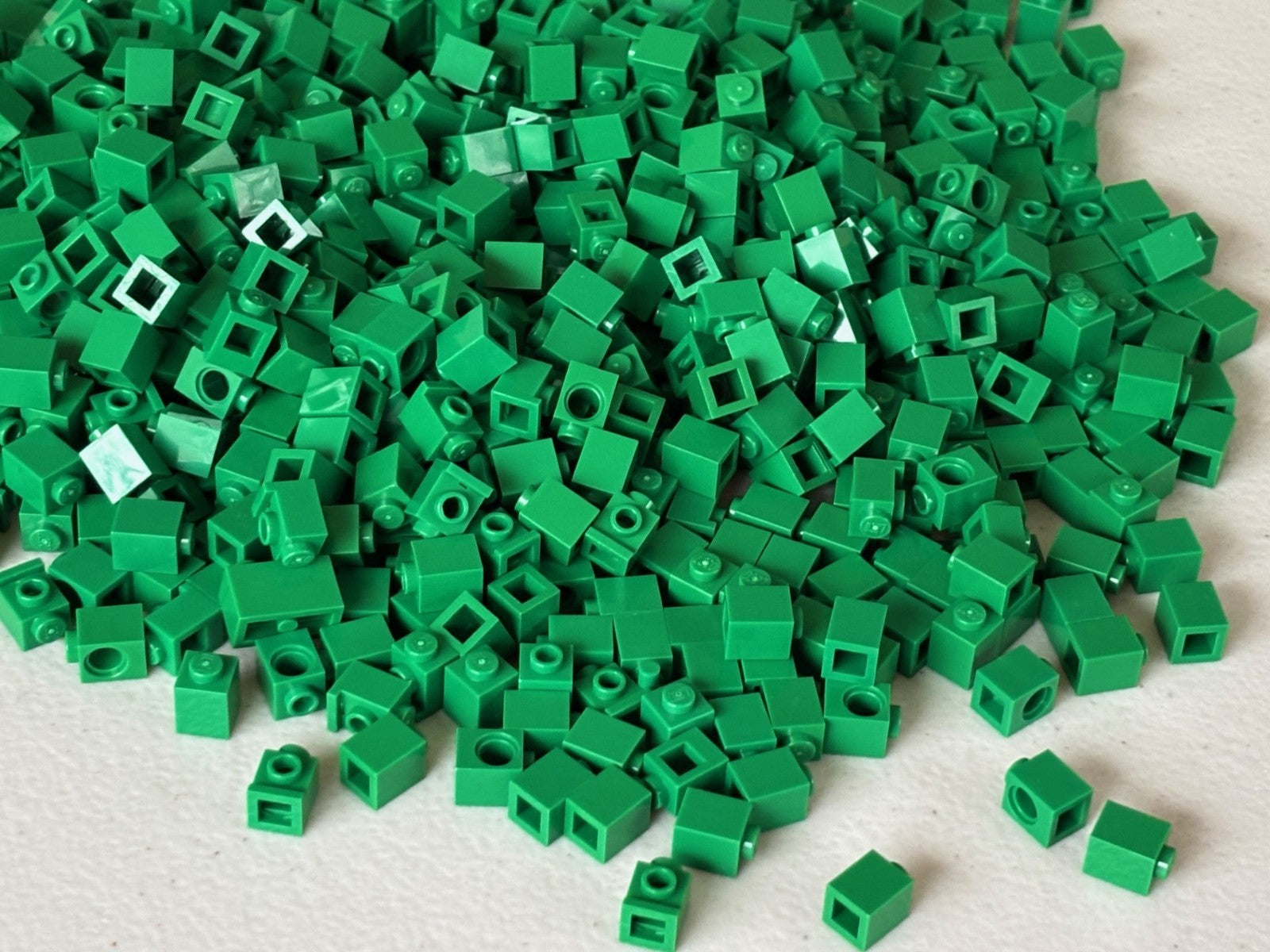 SHIPS FREE!! LEGO Huge Lot of 100 ! Brick GREEN Mixed types of 1x1 Bricks Pieces