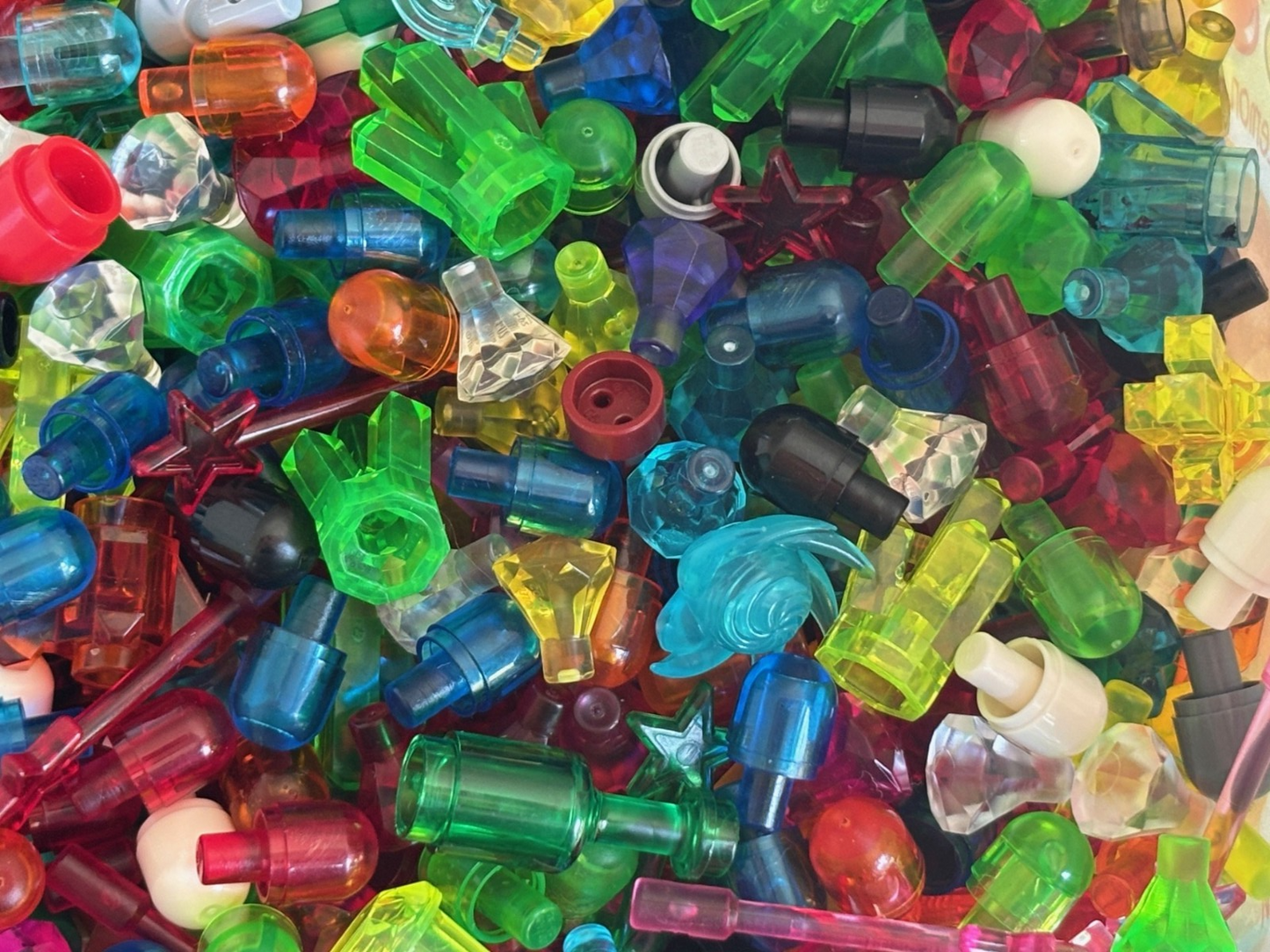 LEGO Mixed Lot of 100 LEGO Crystals Gems Jewels Rocks Wand Shooter Snowflak etc