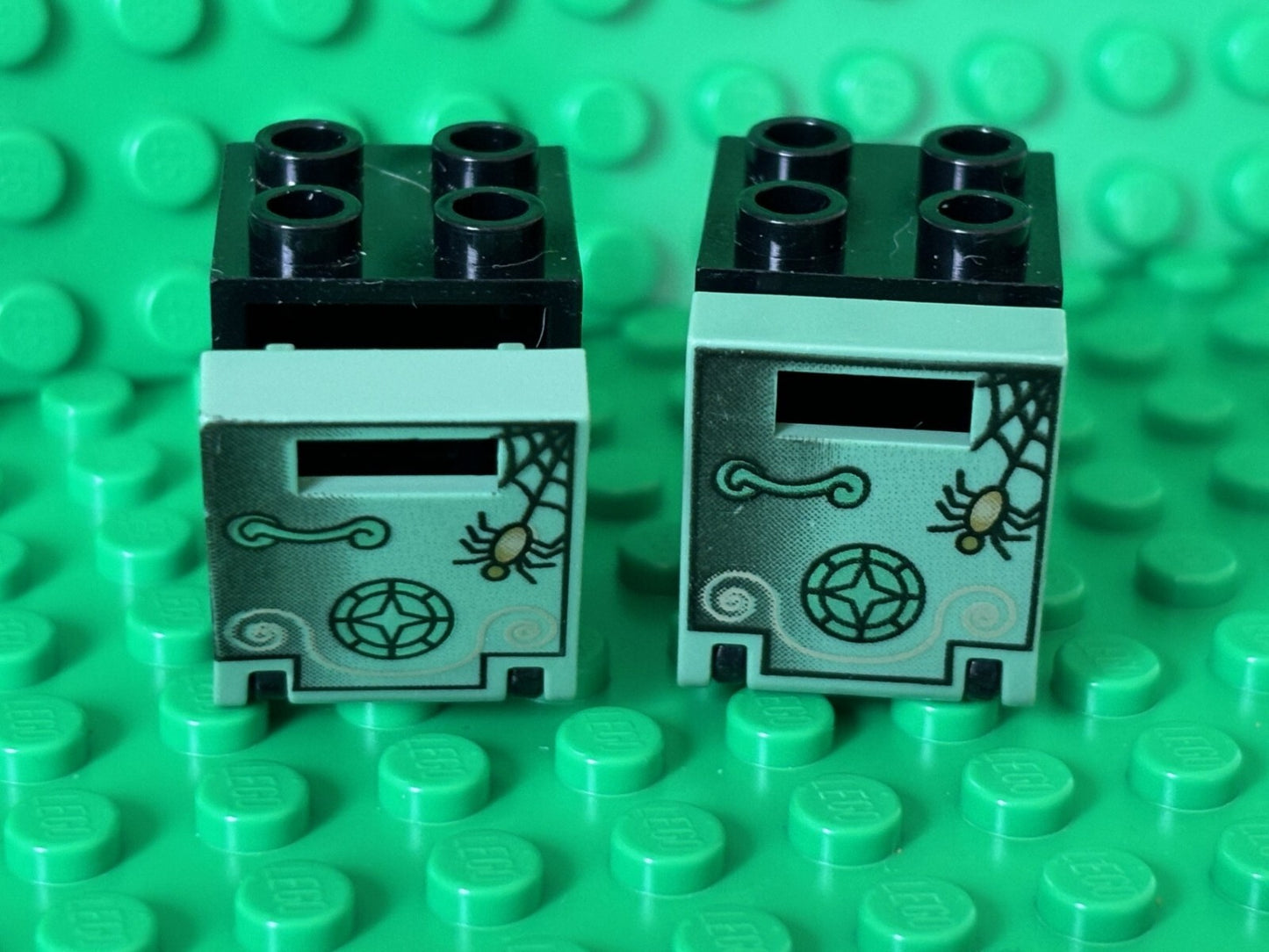 LEGO Potter 2 x Sand Green Potions Safe Container Door on Black Container Extras