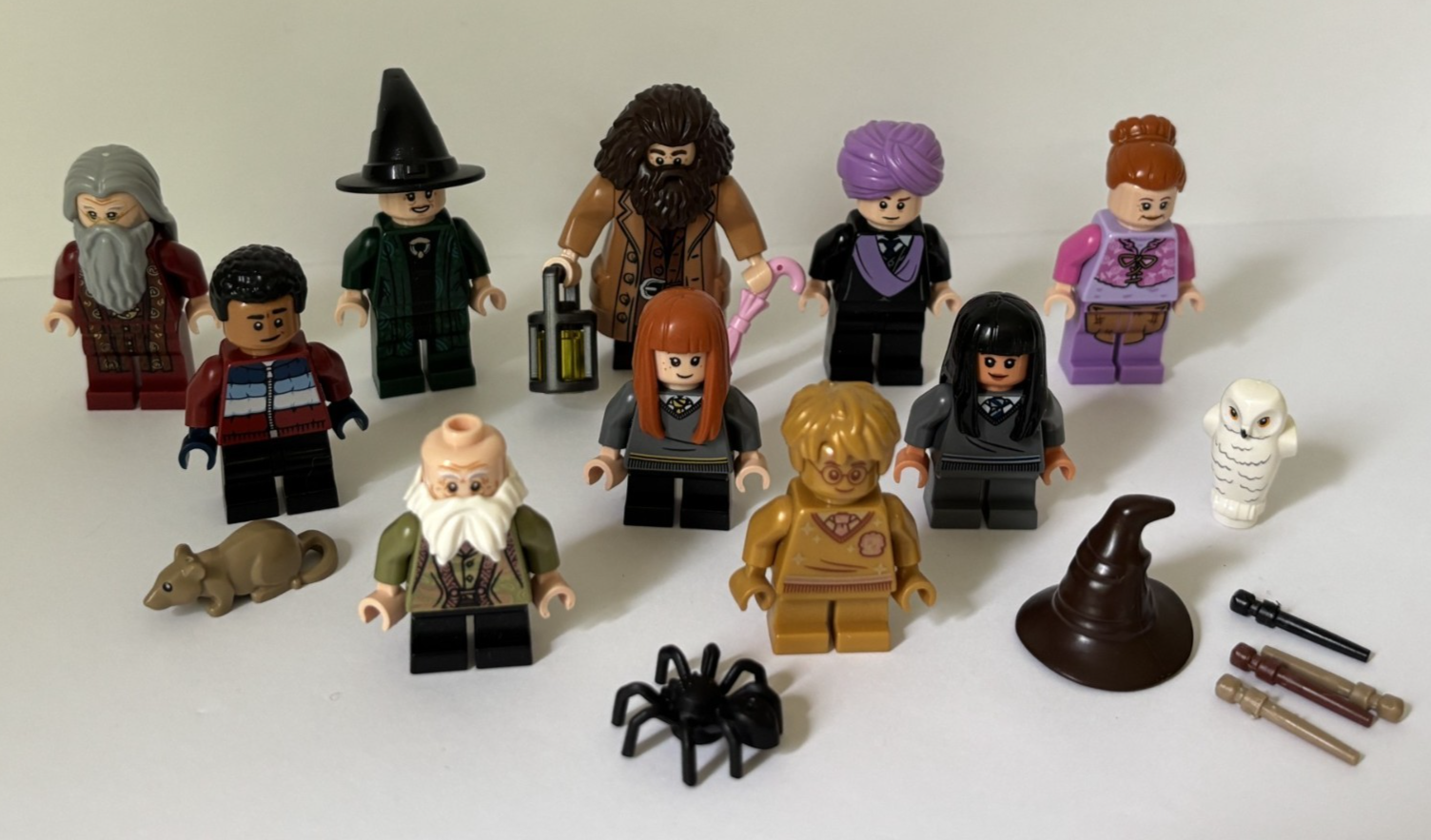 LEGO Harry Potter Minifigure Lot of 10 w/ Accessories Sorting Hat Golden Harry