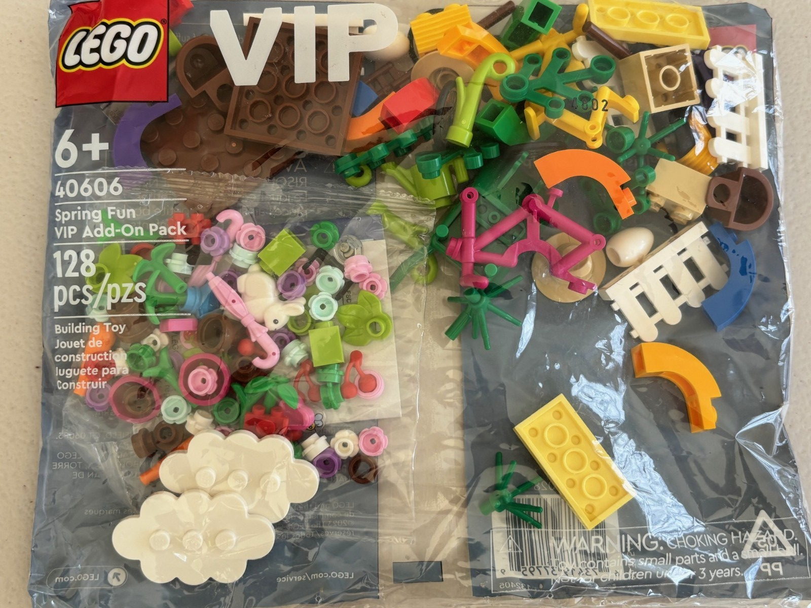LEGO LOT of 2 Brand New Sealed LEGO VIP Bags 40606 40512 and One New Minifigure