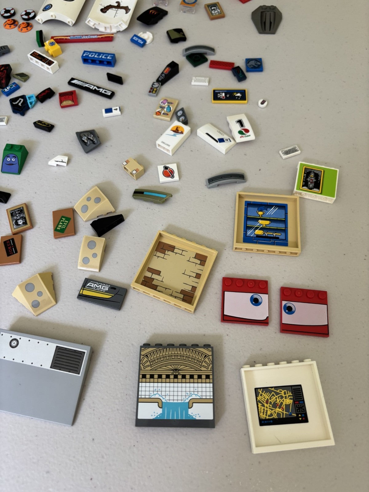 LEGO HUGE LOT of 140 Decorated Stickers Sticker Printed BRICK TILES etc (Lot 9)