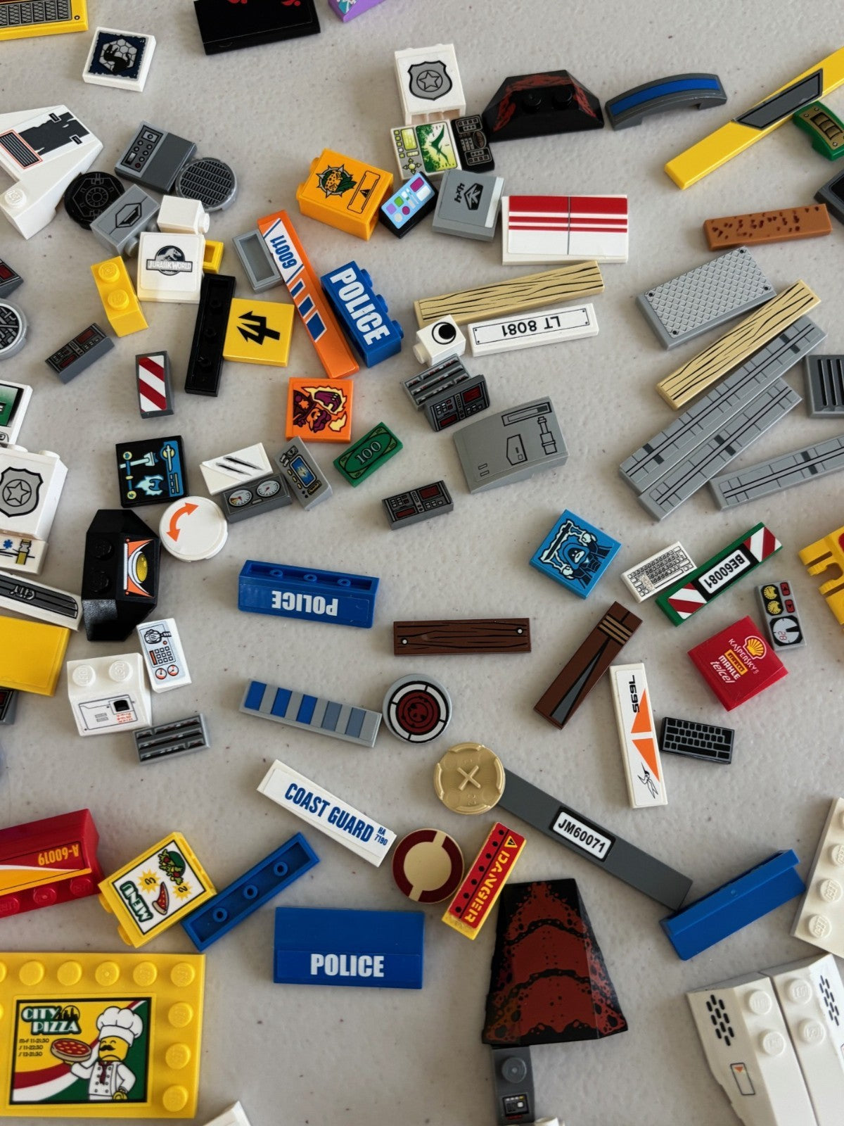 LEGO HUGE LOT of 170 Decorated Stickers Flag Printed BRICK TILES etc (Lot 23)