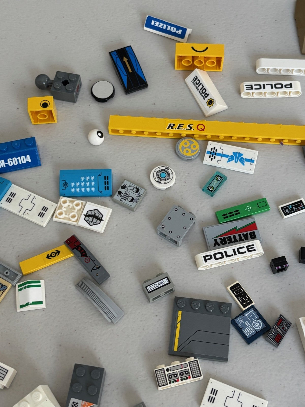 LEGO HUGE LOT of 160  Decorated Stickers Sticker Printed BRICKS TILES (Lot 2)