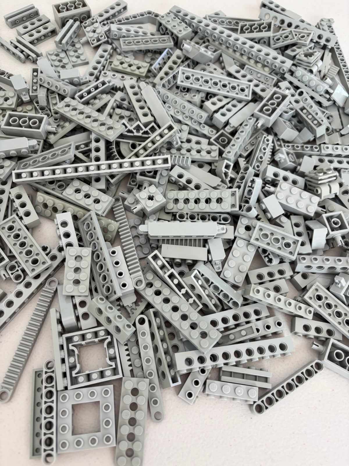 SHIPS FREE LEGO Lot of 110 PARTS 8 oz OLD LIGHT GRAY Technic Lift Arm Beam Brick