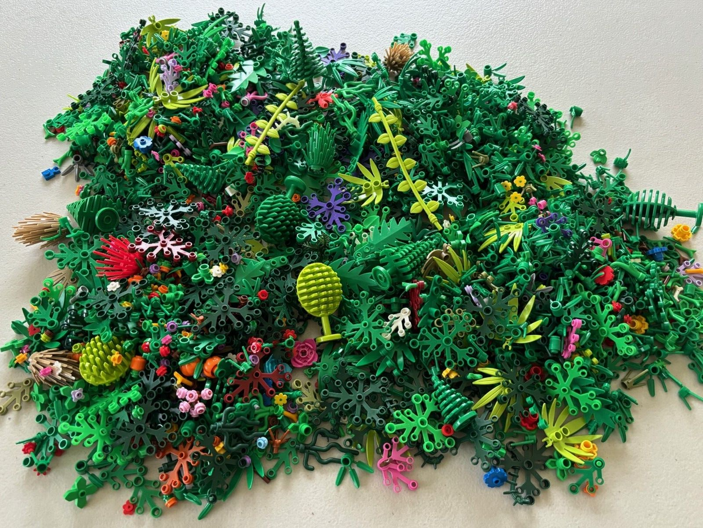 LEGO 50 + Pieces Plants Plant Leaves Bushes Flowers Flower Foliage Random Mixed