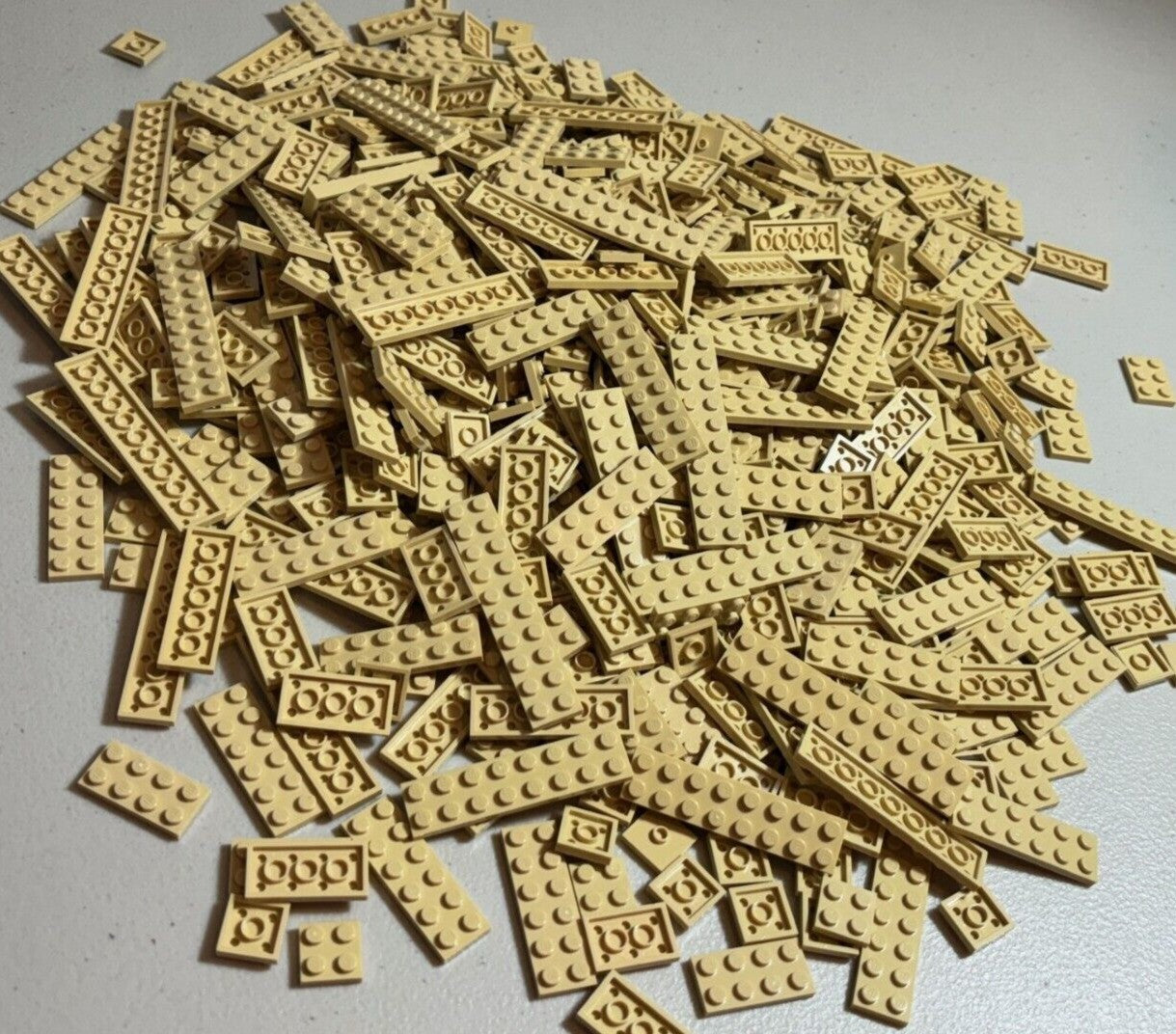 SHIPS FREE!! LEGO HUGE LOT OF 100 TAN FLAT PLATES 2X3 2X4 2X6 2X8 2X10 2X12 etc