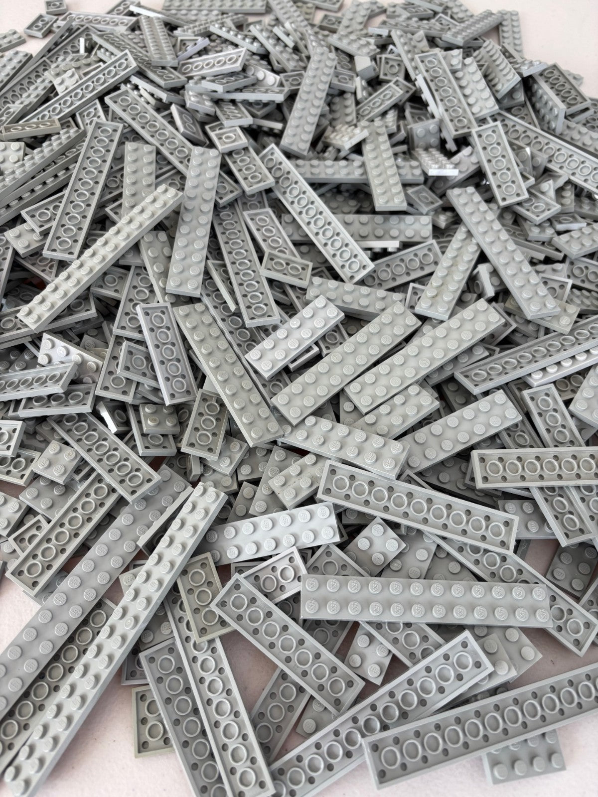 SHIPS FREE! LEGO LOT OF 100 OLD LIGHT GRAY FLAT PLATE 2X2 2X3 2X4 2X8 etc 2445