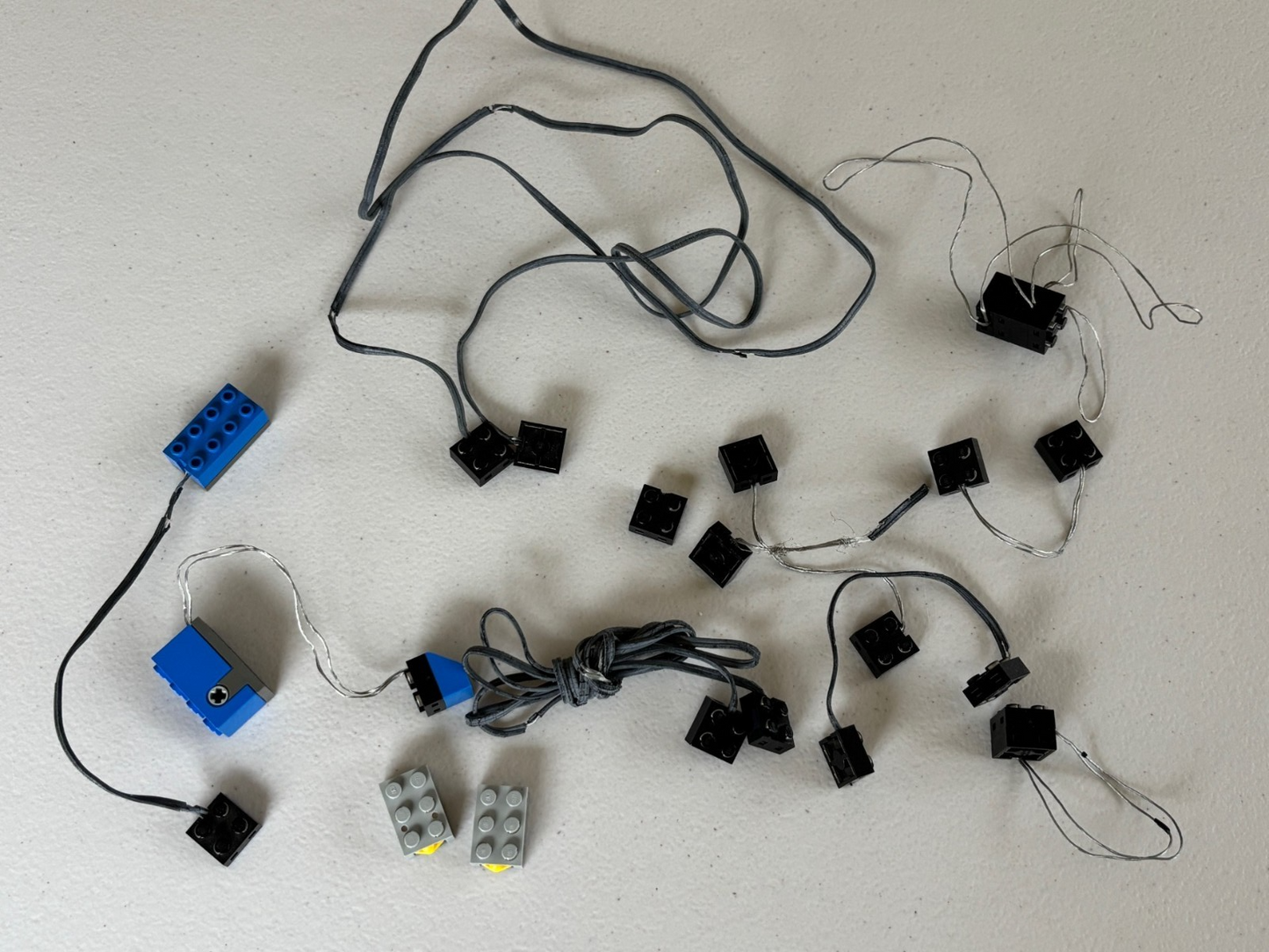 LEGO Mixed Electric Wire Lot 5306bc020 Electric Wire w/ Brick 2x2x2/3  5306bc150