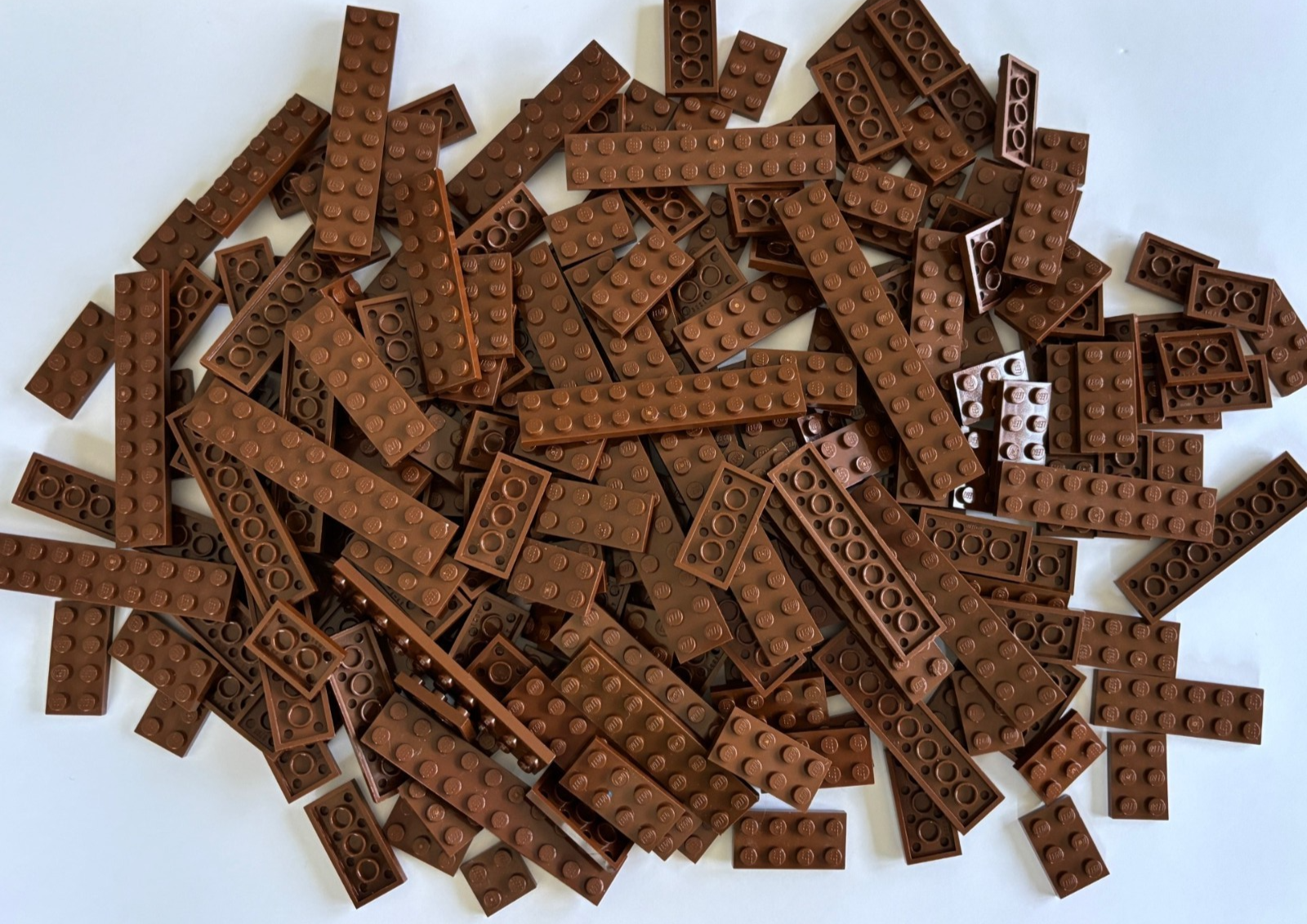 SHIPS FREE LEGO LOT OF 100 OLD VINTAGE BROWN FLAT PLATE 2X2 2X3 2X4 2X8 etc 2445