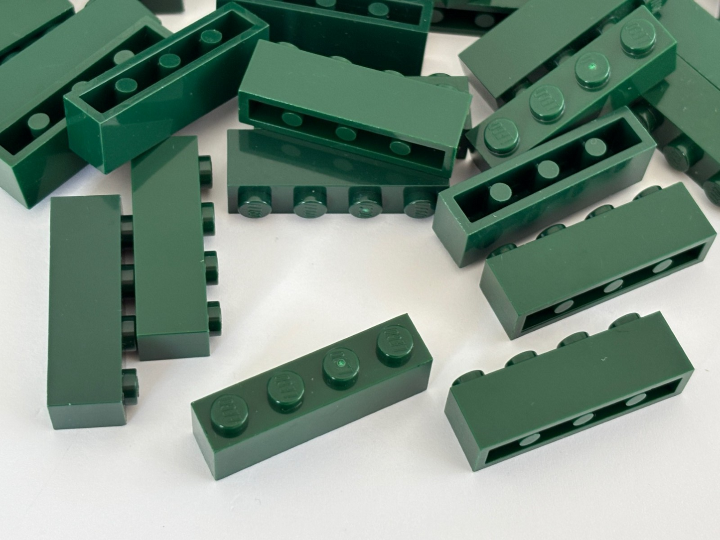 SHIPS FREE!! LEGO DARK GREEN BRICK LOT OF 25 PIECES 1X4 SIZE PARTS