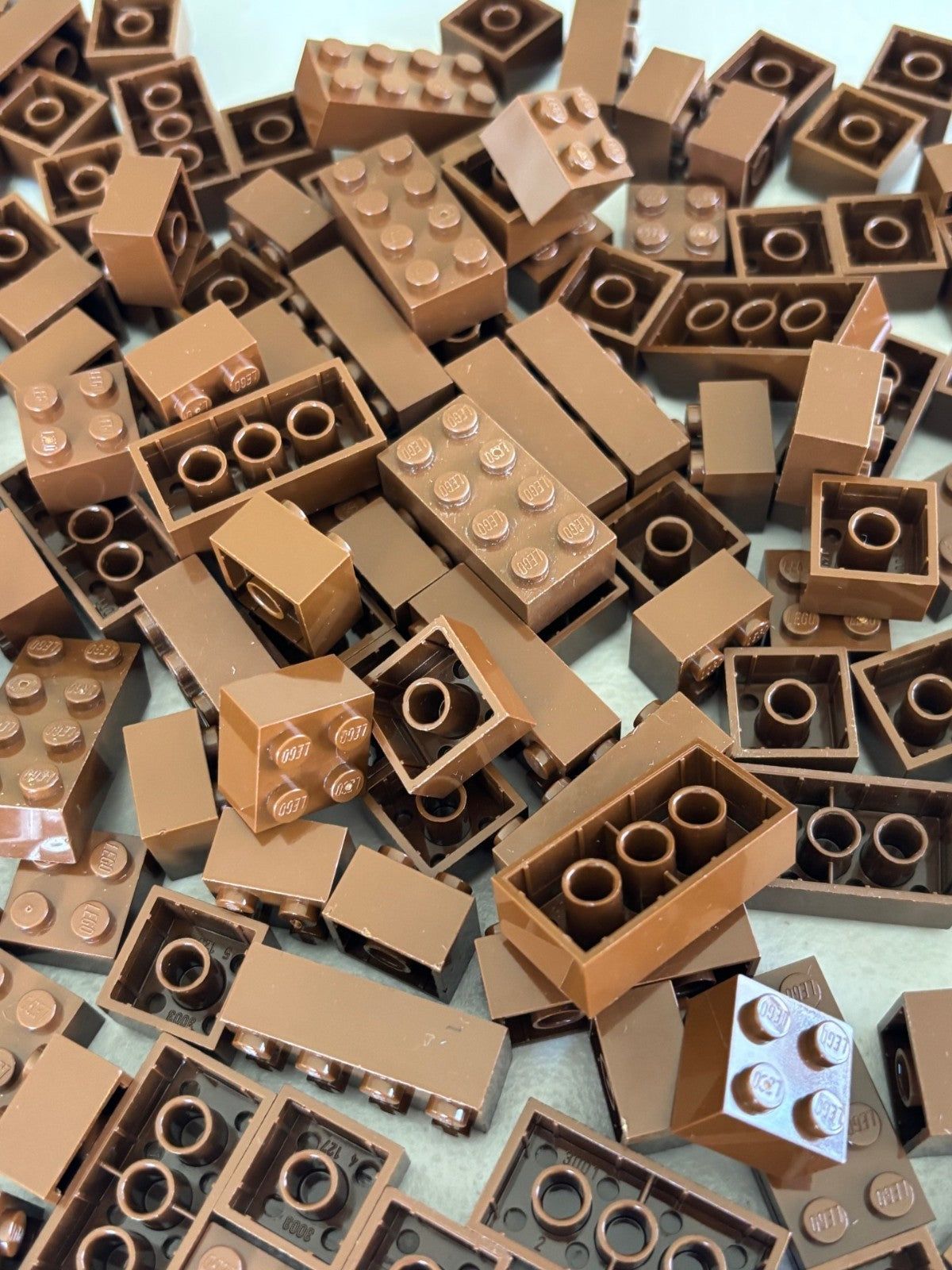 SHIPS FREE! LEGO LOT OF 30 VINTAGE OLD BROWN 2x2 2x4  BRICK 2456