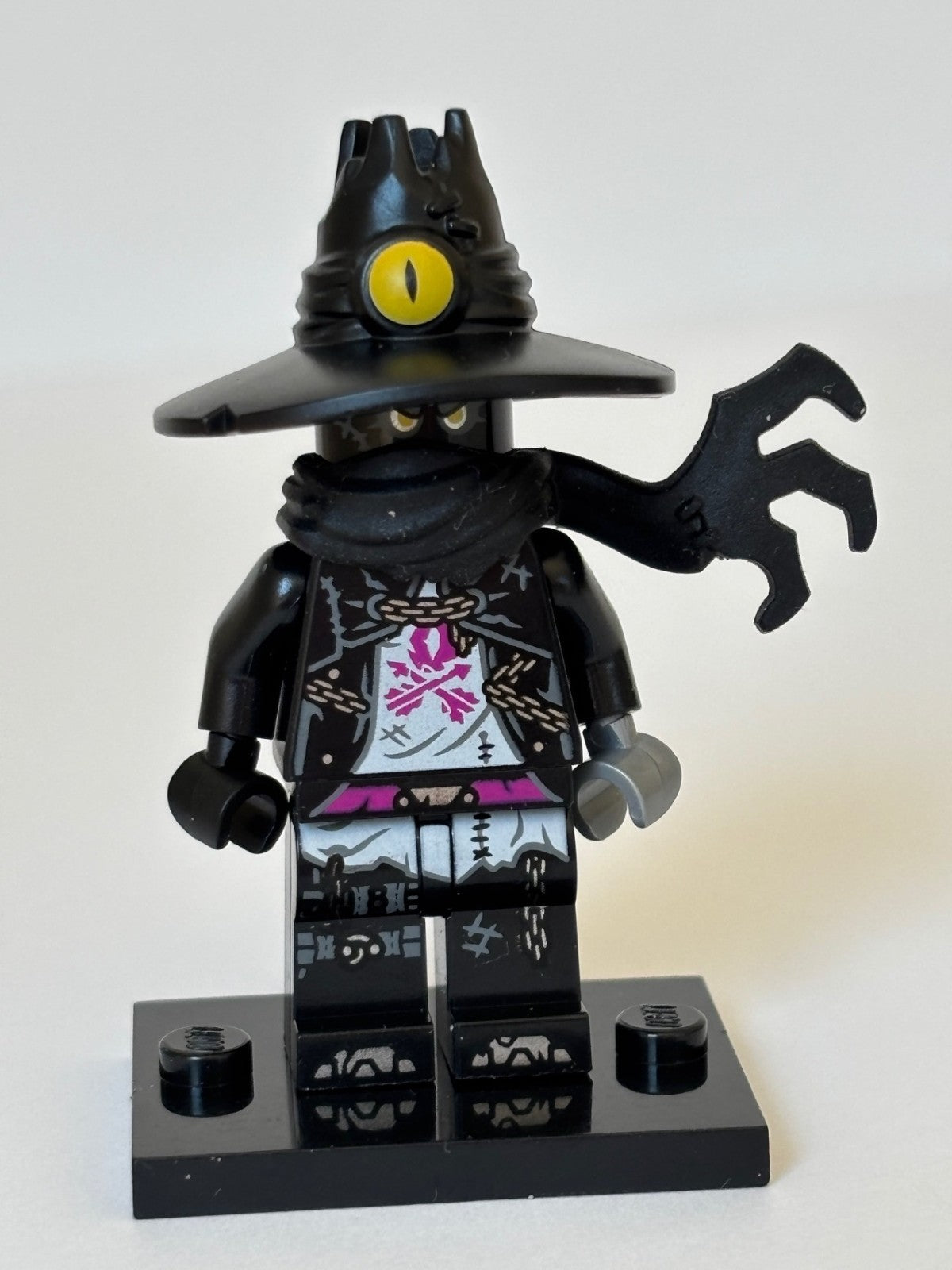 LEGO Night Hunter Minifigure from Dreamzzz from set 71461 (drm007)