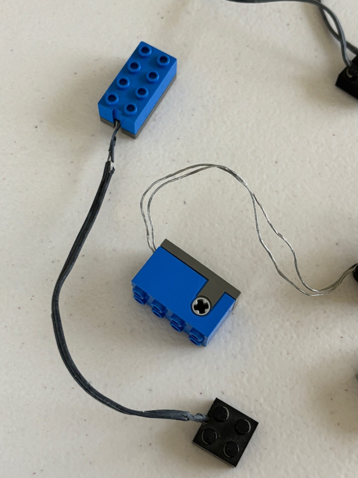 LEGO Mixed Electric Wire Lot 5306bc020 Electric Wire w/ Brick 2x2x2/3  5306bc150