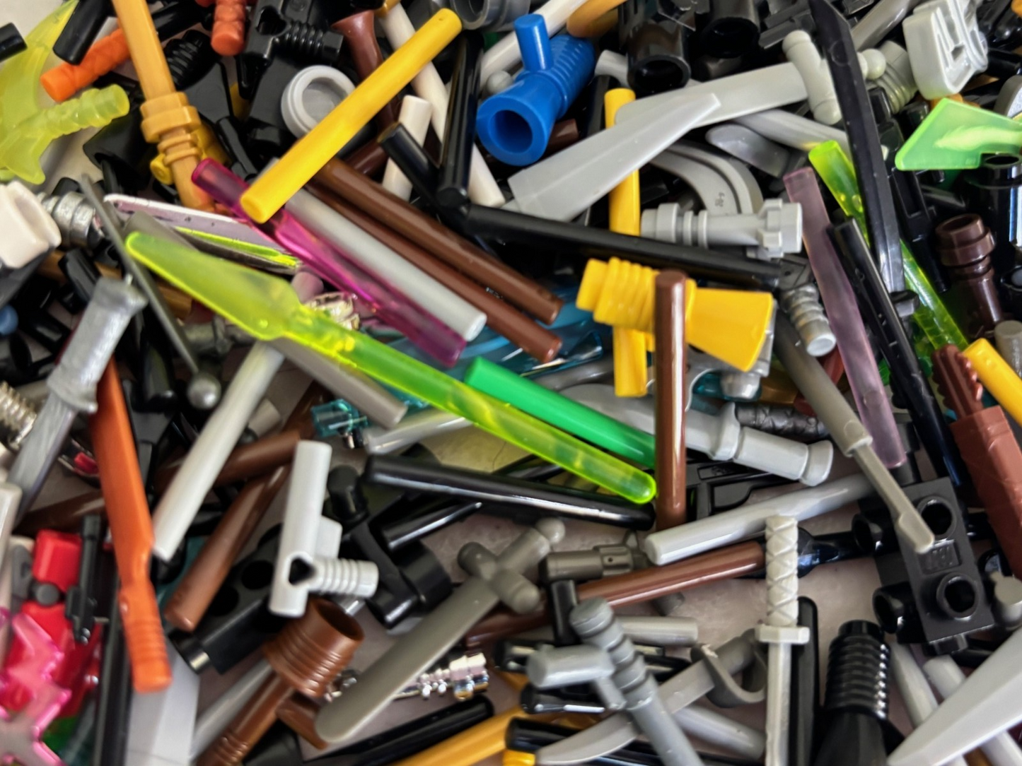 LEGO LOT 100 WEAPON ACCESSORIES GUN SPEAR DAGGER SWORD LIGHTSABER CROSSBOW WAND