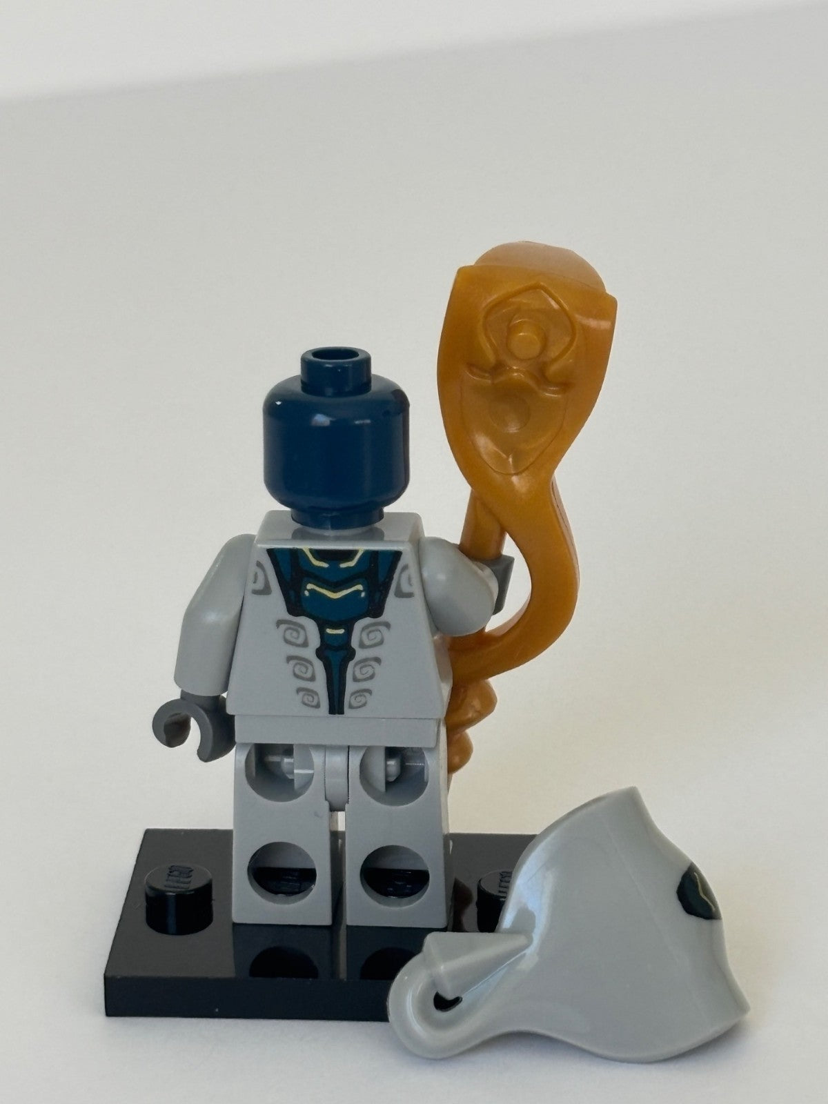 LEGO Ninjago Rattla Minifigure NJO0033 With Gold Serpent Staff & Stand