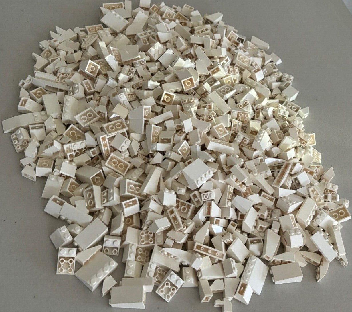 SHIPS FREE LEGO Lot of 100 WHITE SLOPE PART Bulk 3039 3040 3298 Castle Star Wars