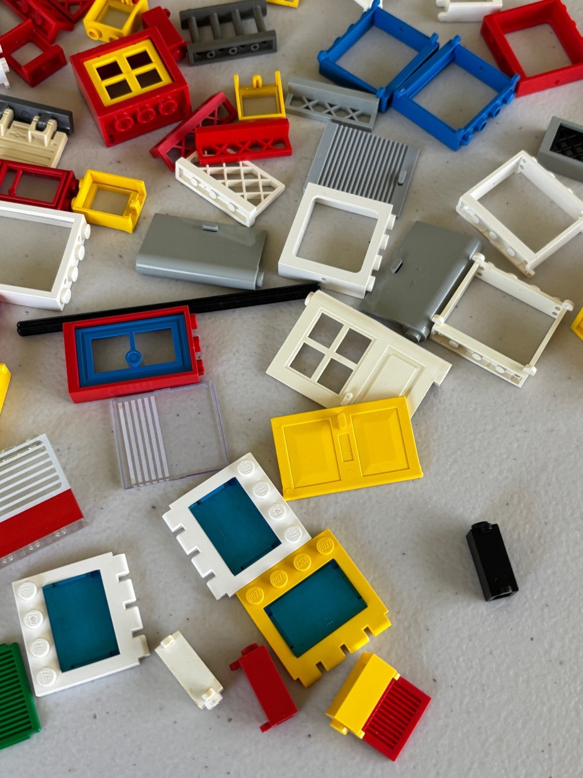 LEGO VINTAGE Windows Doors Fences Shutters Pirate Train Lot as Pictured (Lot 2)