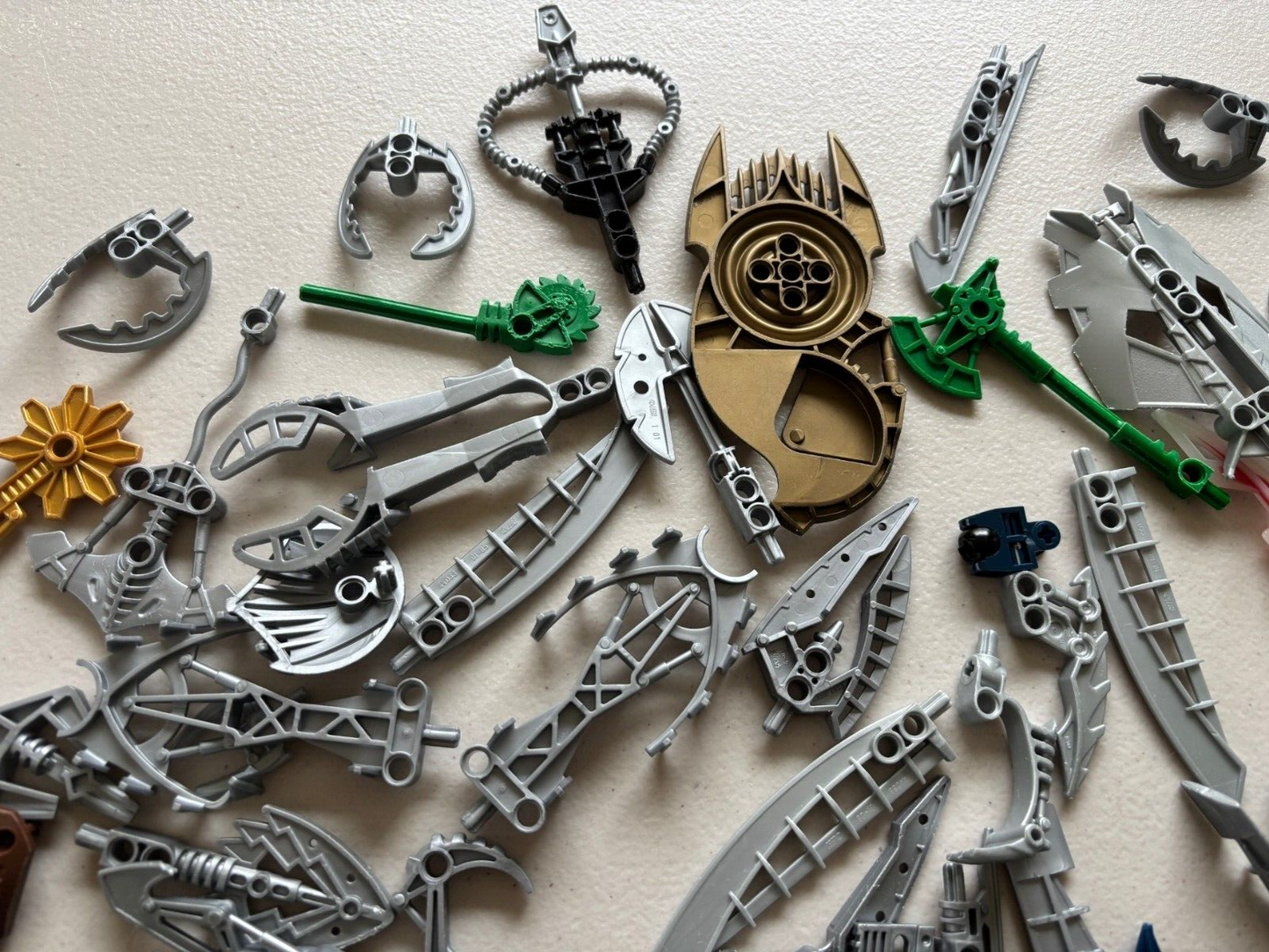SHIPS FREE Lego Bionicle Weapons, Shield & Accessories Lot of 20 RANDOM SURPRISE
