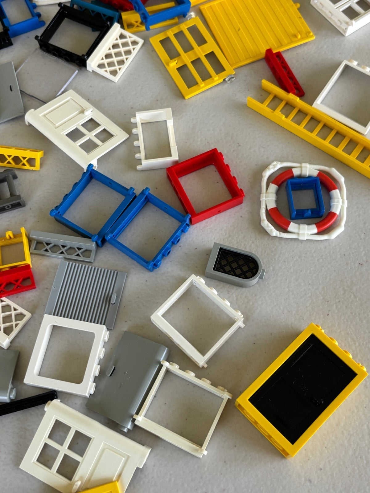 LEGO VINTAGE Windows Doors Fences Shutters Pirate Train Lot as Pictured (Lot 2)