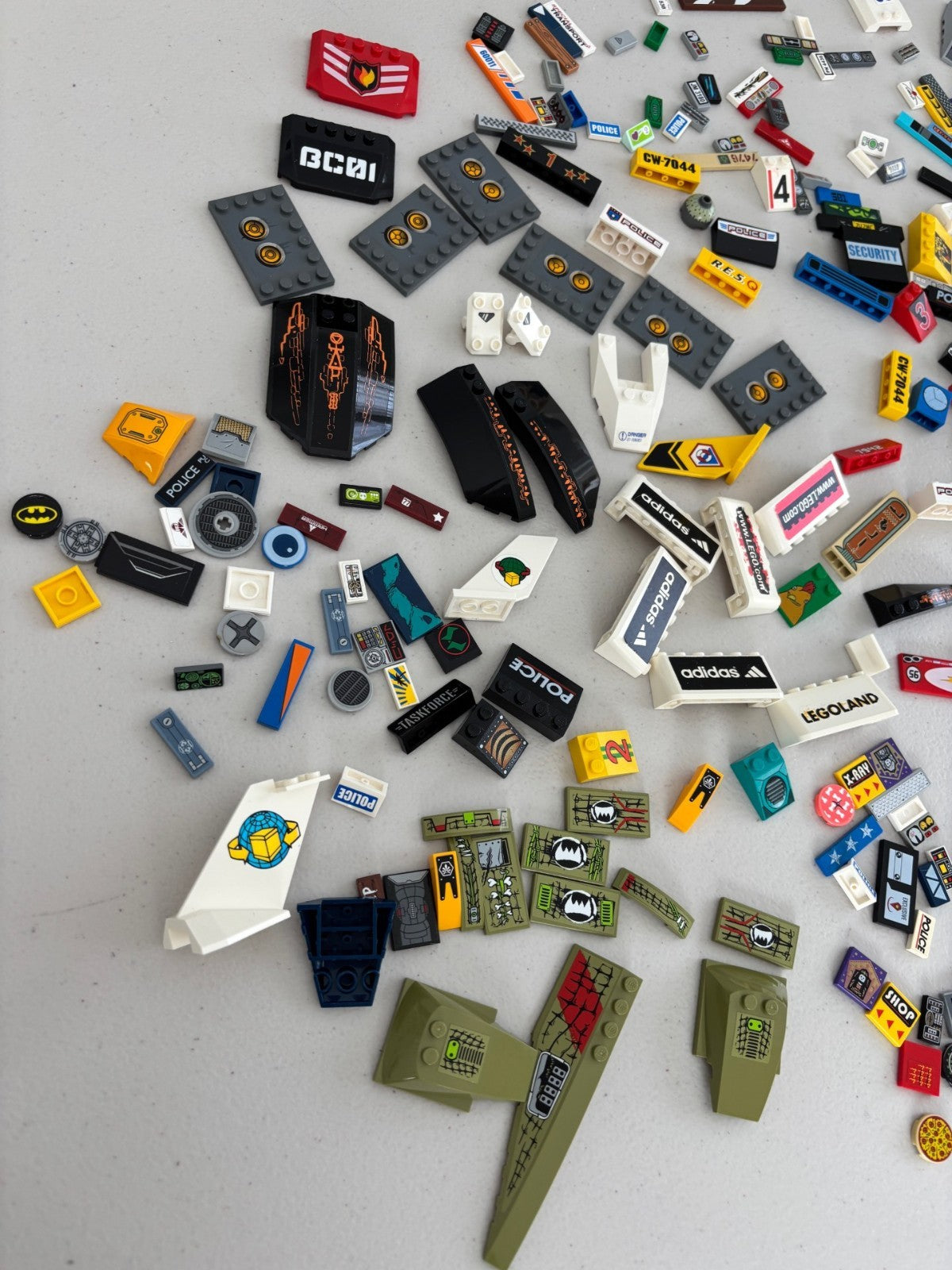 LEGO HUGE LOT of 200 Decorated Stickers Sticker Printed BRICK TILES etc (Lot 13)