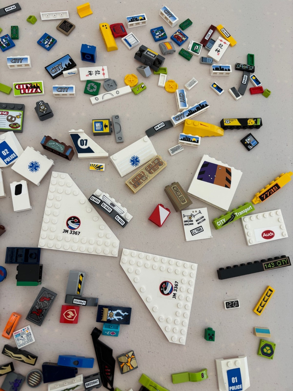 LEGO HUGE LOT of 190 Decorated Stickers Sticker Printed BRICK TILES etc (Lot 9)