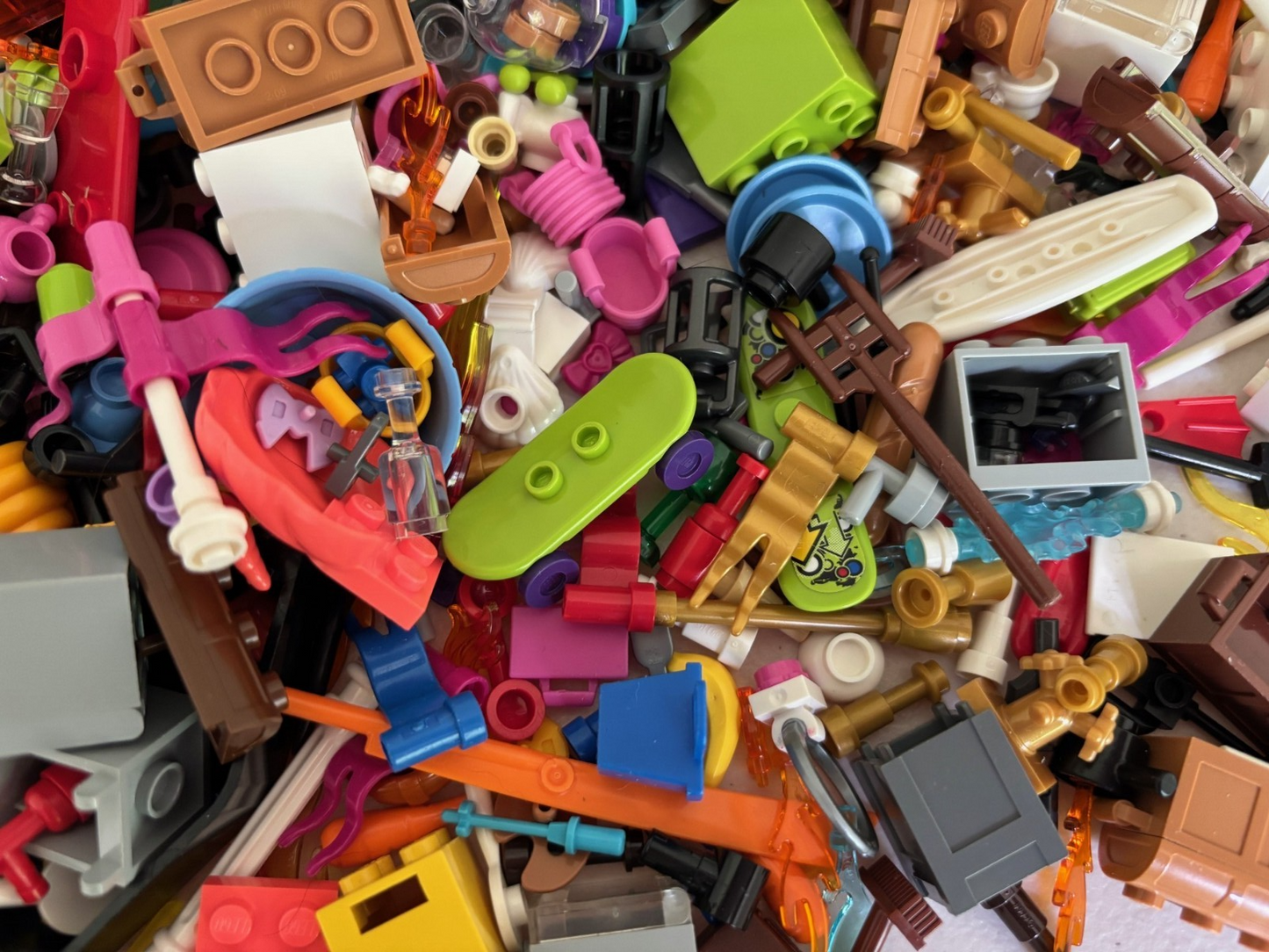 LEGO Minifigure Accessories Lot of 125 + Random Tools Weapons, Food, Guns, Wands