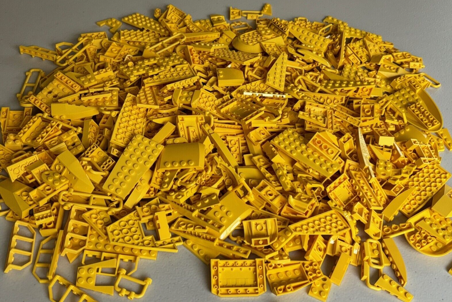 SHIPS FREE!! LEGO BIG LOT 100 YELLOW WEDGE WING PLATE & STAR WARS PARTS