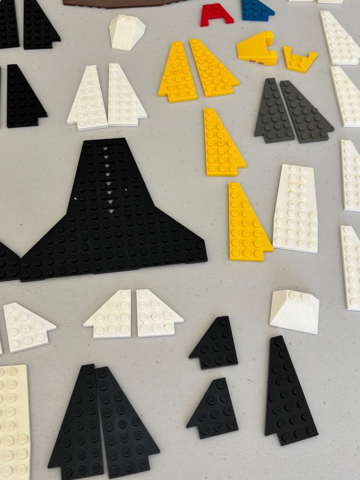 LEGO Wedge Wing Plate & More Parts Lot of 70 + Parts Old Vintage Space as shown