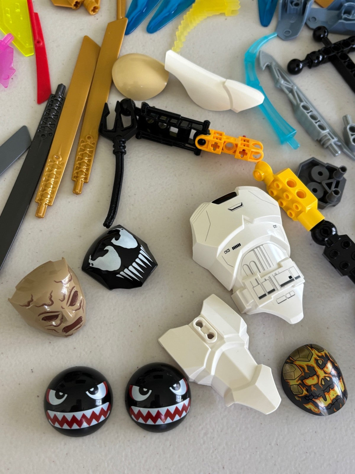 LEGO 1 lb Lot BIONICLE MIXED LOT, Pieces, Weapons, Mixed Parts As Shown In Photo