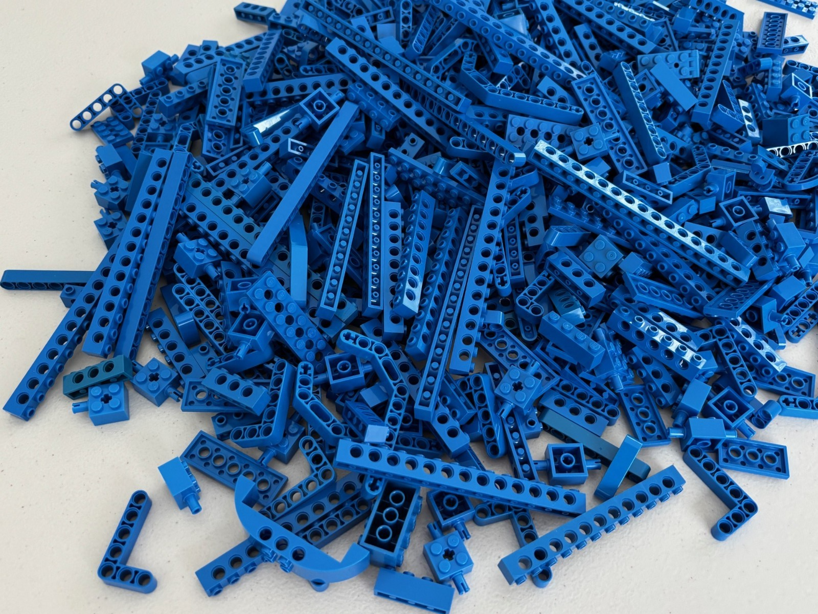 SHIPS FREE!! LEGO Lot of BLUE Technic Lift Arm Beam Brick etc 110 Parts / 8 oz