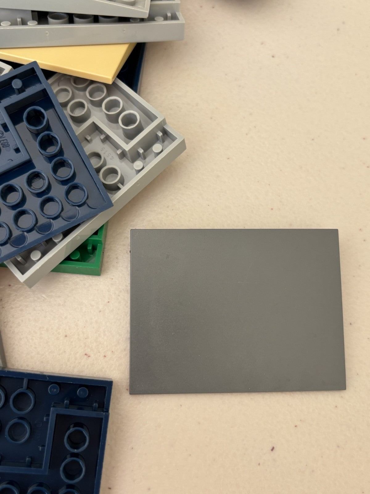 LEGO BULK LOT OF 35 SLOPE RAMP 10° 6X8 4515 MIXED RANDOM COLORS GRAY ETC