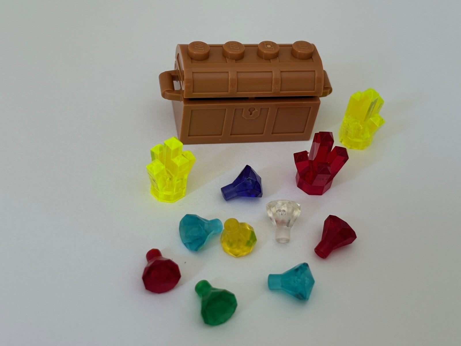 LEGO Treasure Chest with Diamonds Jewels Crystals Pirates Lot of 12 Pieces