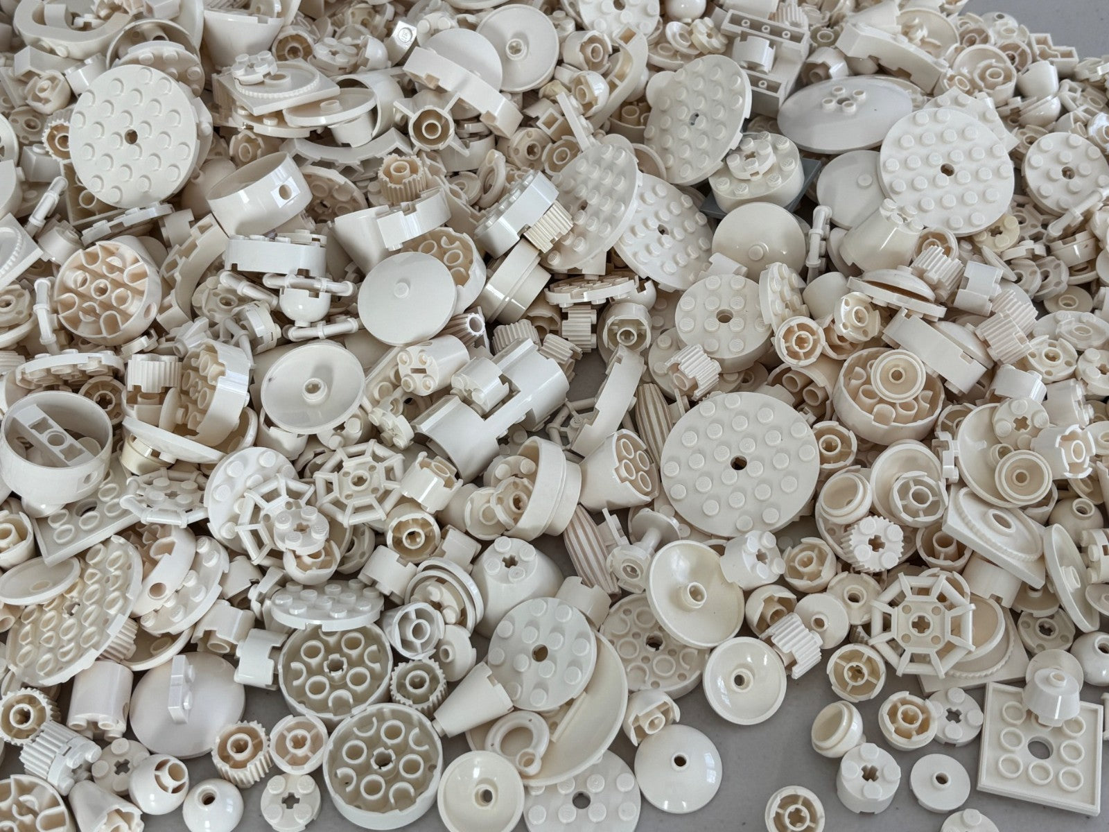 SHIPS FREE!! LEGO LOT of 100 WHITE Round Brick Plate Star Wars etc