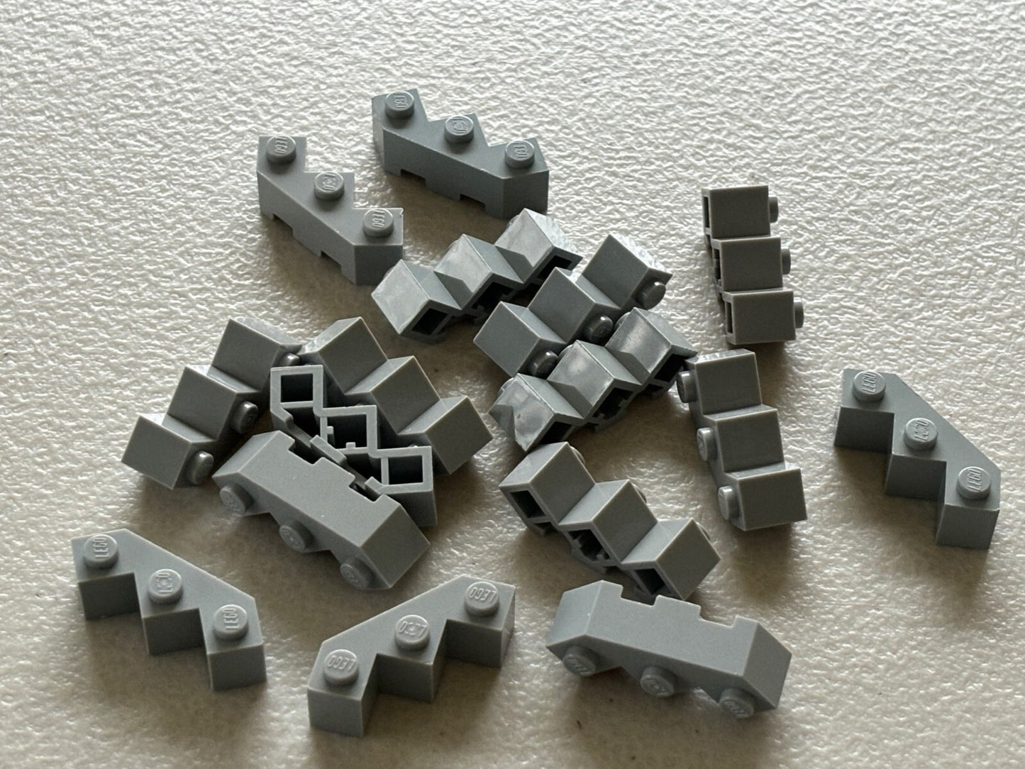SHIPS FREE LEGO 2462 LIGHT BLUISH GRAY BRICK MODIFIED FACET 3 X 3 LOT (16) PARTS