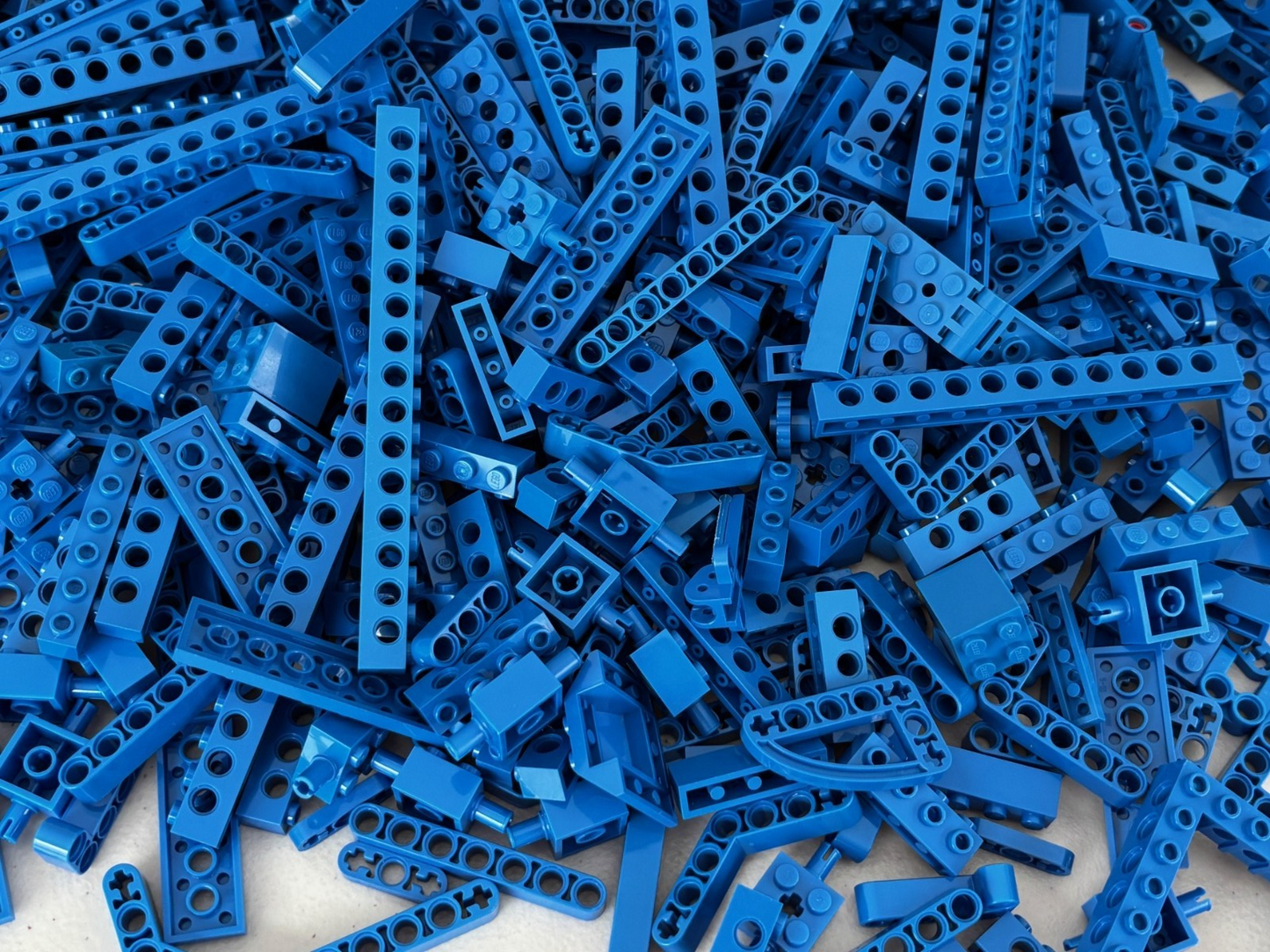 SHIPS FREE!! LEGO Lot of BLUE Technic Lift Arm Beam Brick etc 110 Parts / 8 oz