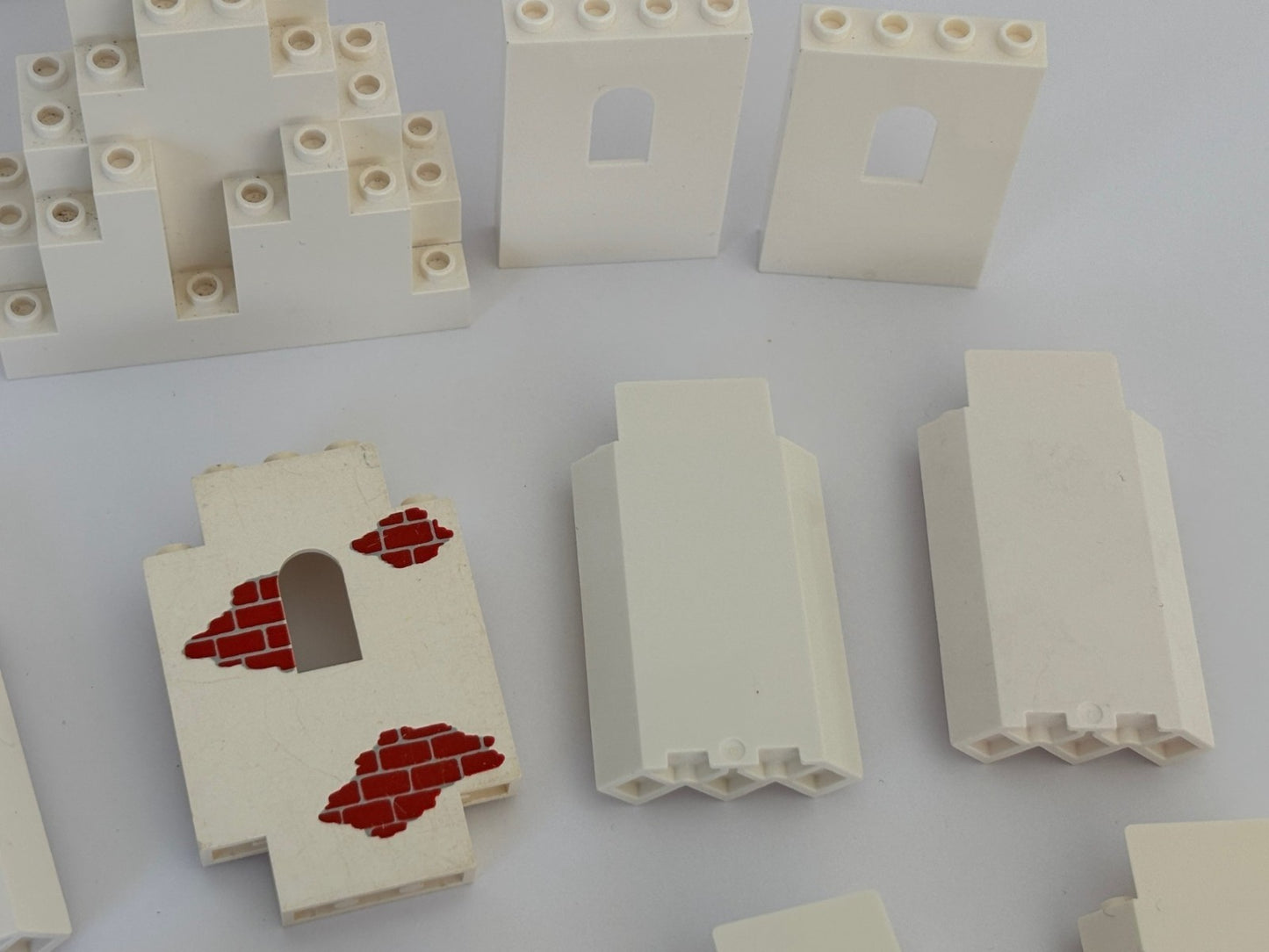 LEGO Lot of 16 Castle Window Wall Panels Lurp Rock Panel White