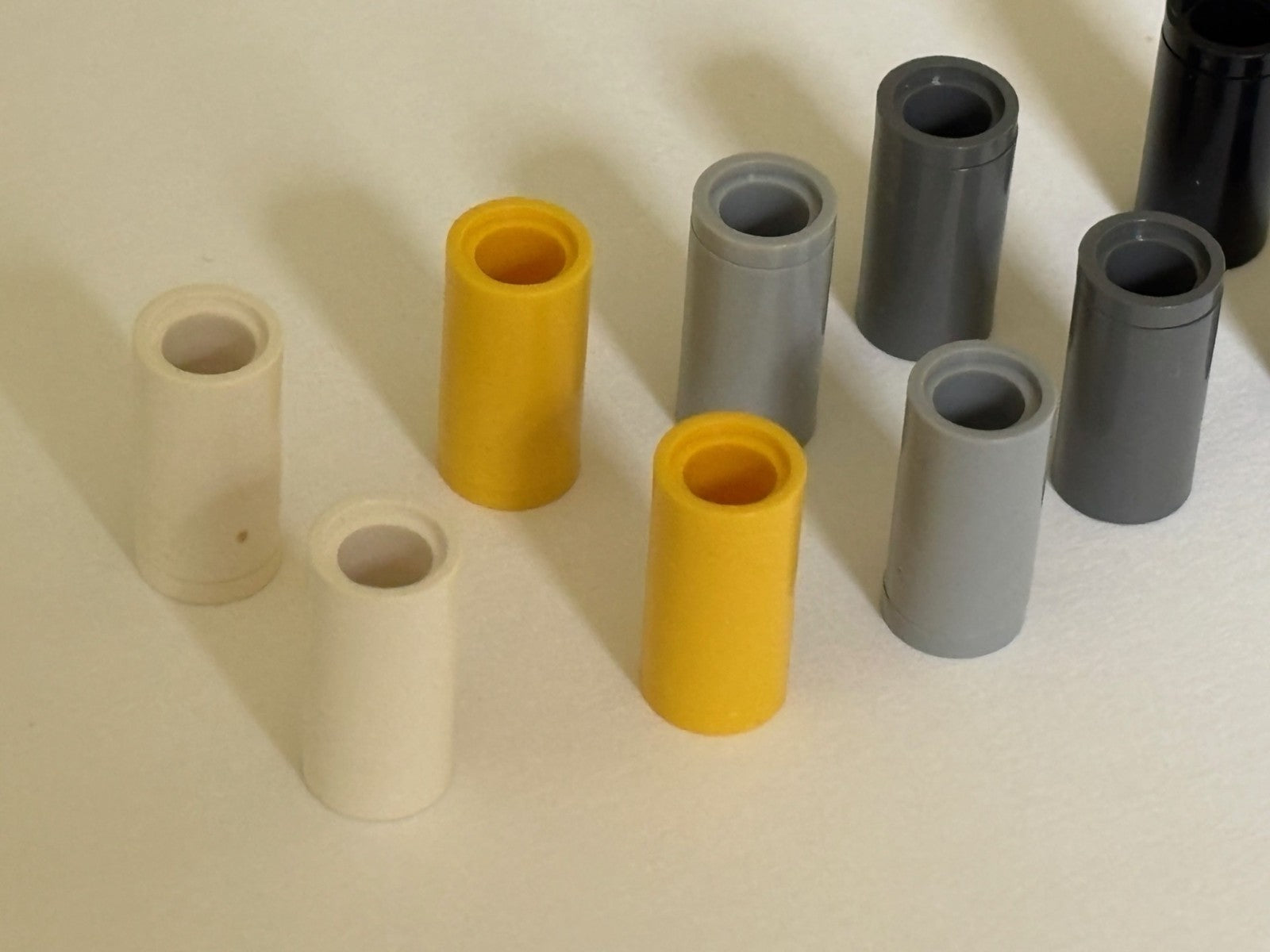 LEGO 75535 Technic Part Pin Connector Round 2L LOT of 10 Gray Yellow Black White
